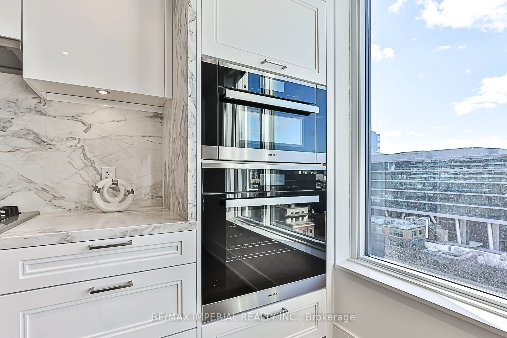 455 Wellington Street 910, Toronto C01, ON M5V 0V3