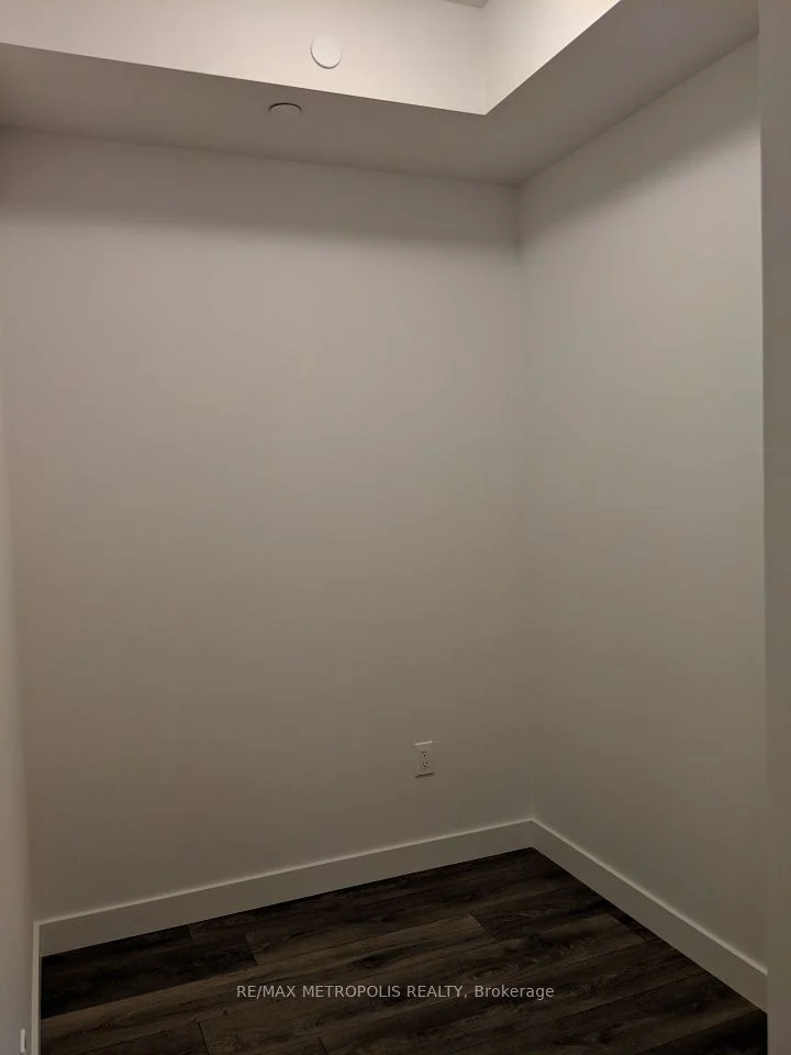 8 Eglinton Avenue E 1504, Toronto C10, ON M4P 0C1