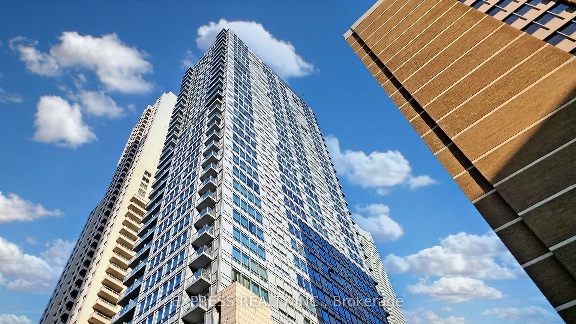 21 Balmuto Street 603, Toronto C01, On M4y 1w4