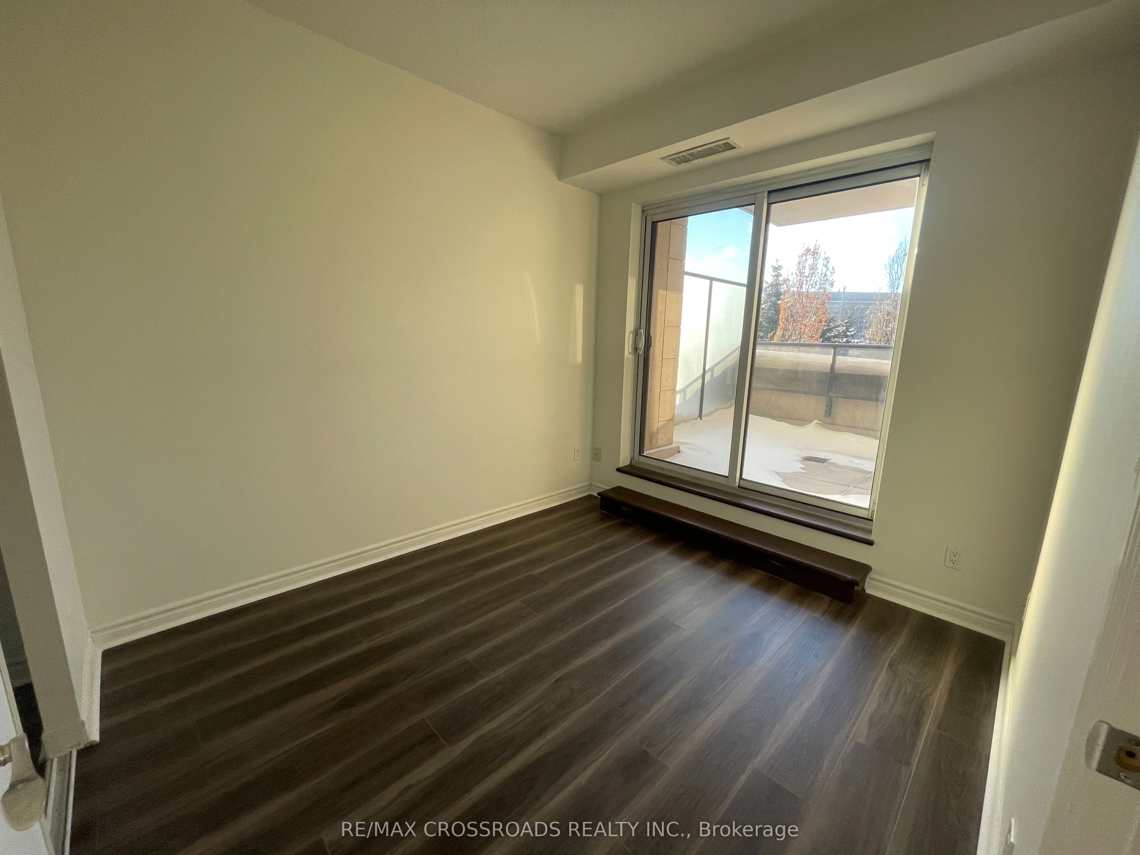 135 Wynford Drive 207, Toronto C13, ON M3C 0J4