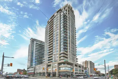 500 St Clair Avenue W 806, Toronto C03, On M6c 1a8