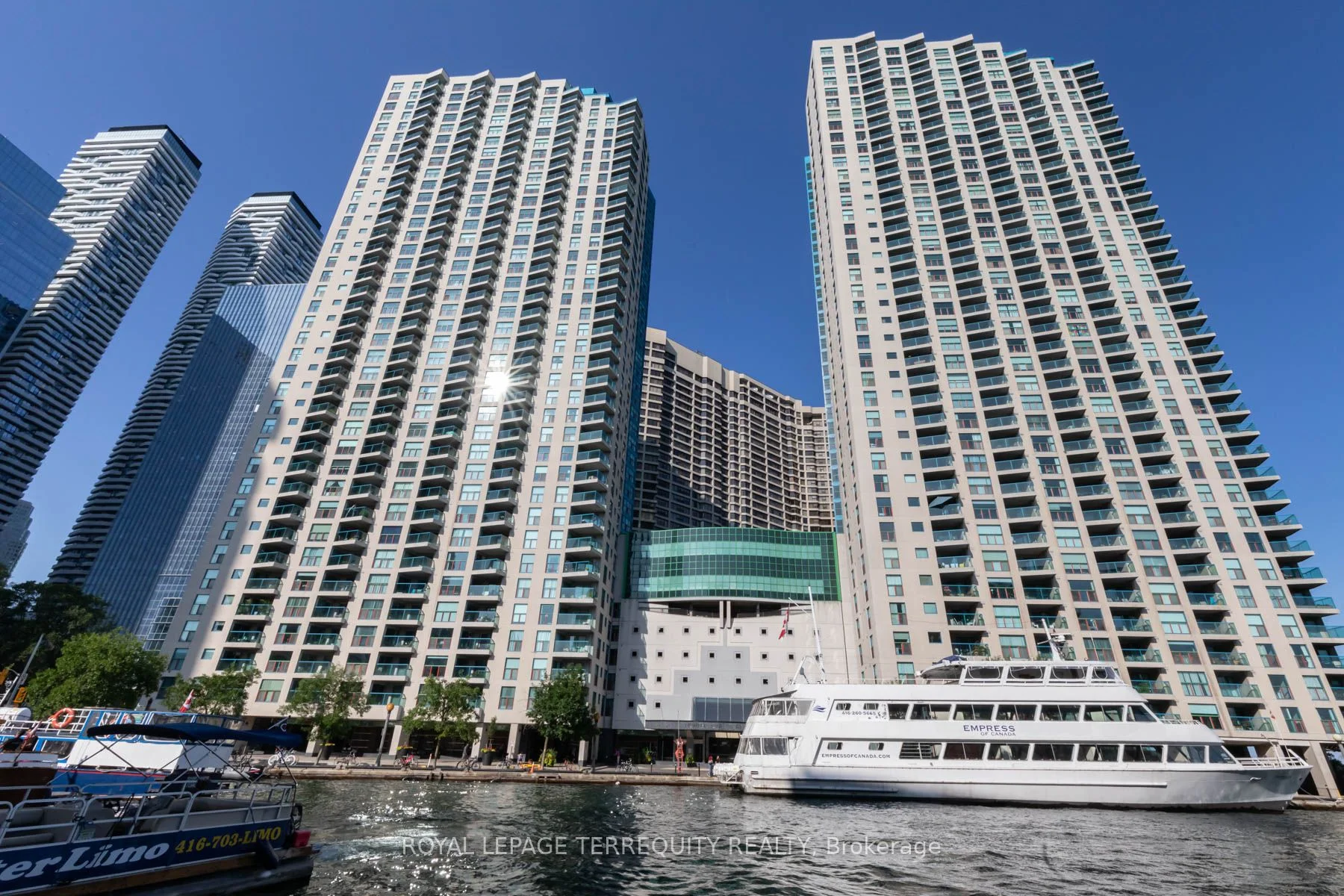 Condo Apartment in Toronto