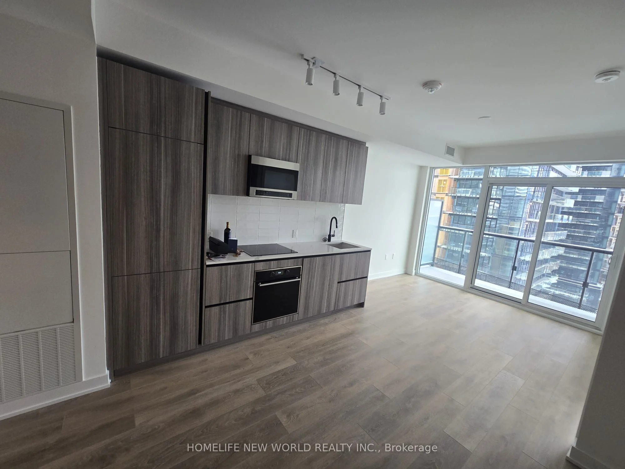 117 Broadway Avenue 1506, Toronto C10, On M4p 1v3