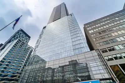 488 University Avenue 2208, Toronto C01, On M5g 0c1