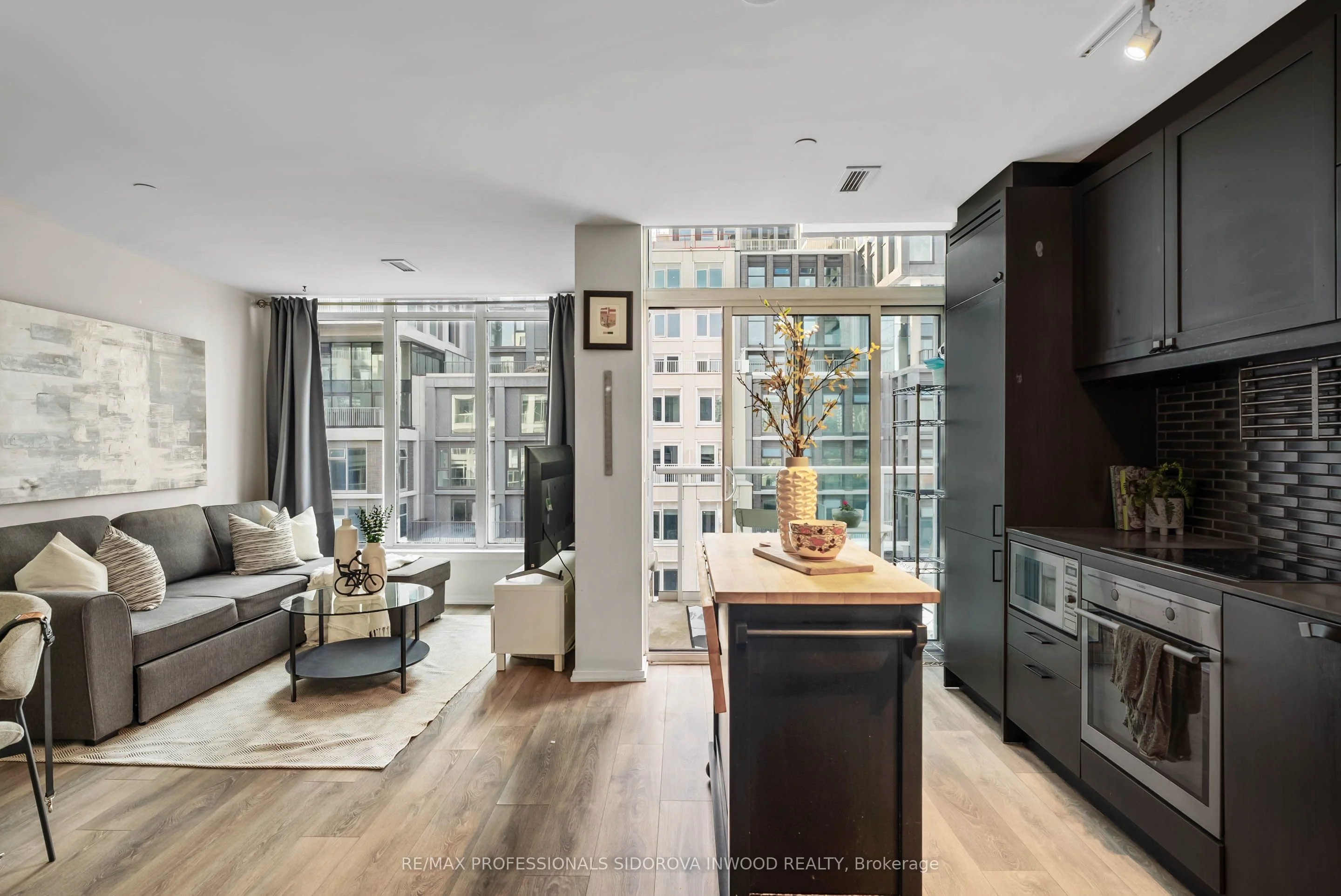 Condo Apartment in Toronto