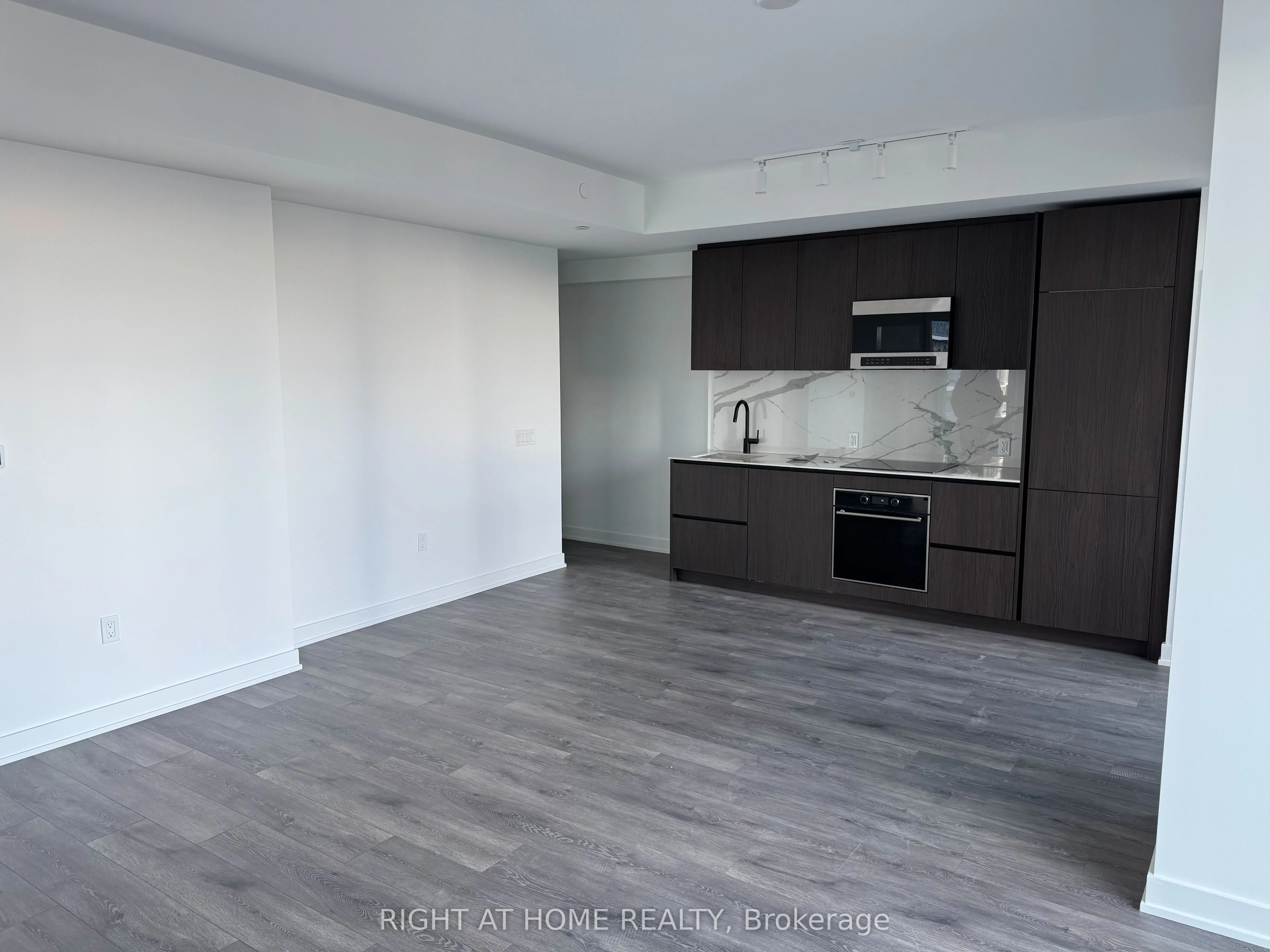 127 Broadway Avenue 2202 S, Toronto C10, ON M4P 1V3