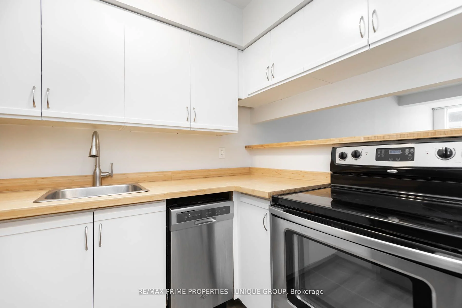 633 Bay Street 606, Toronto C01, ON M5G 2G4