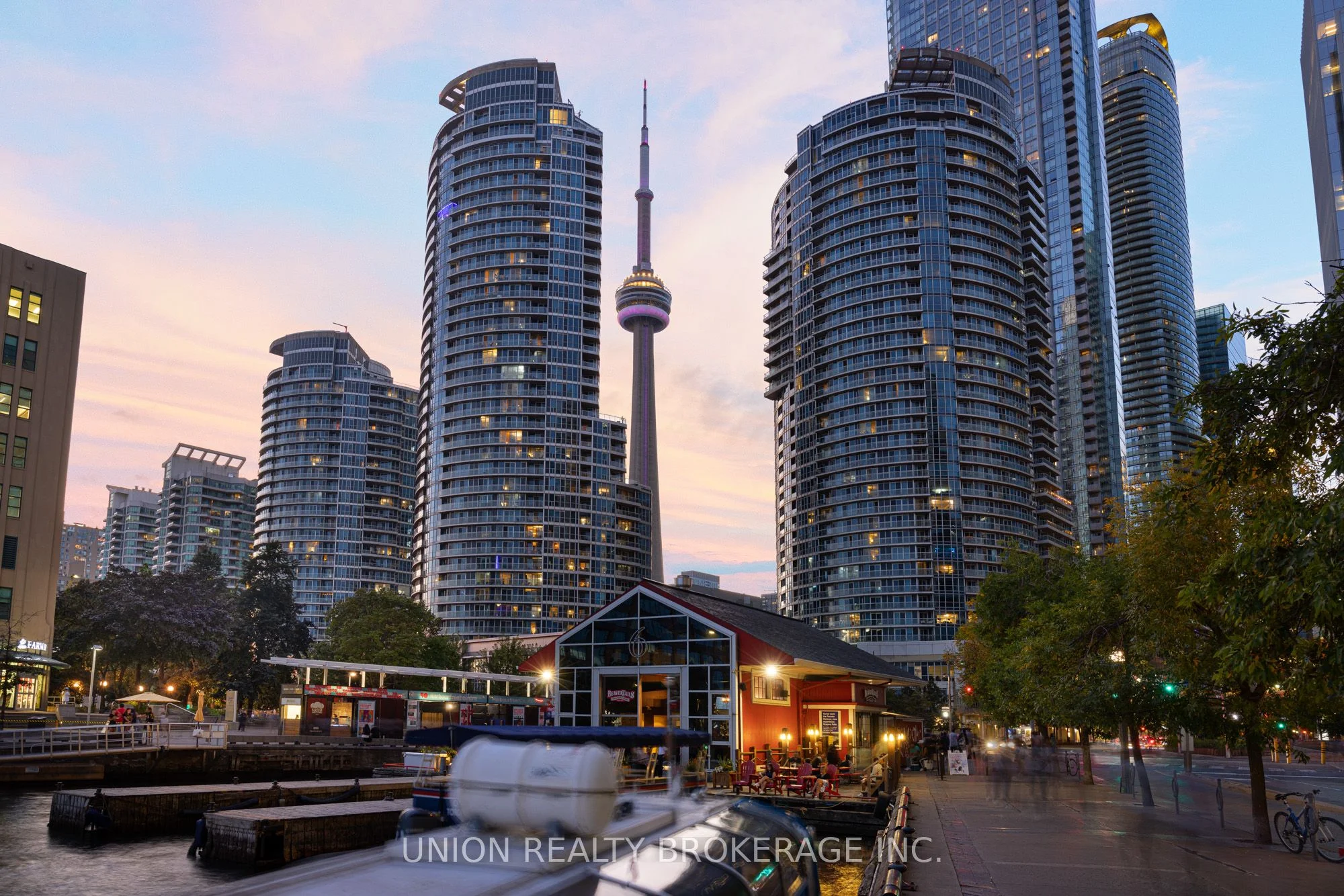 Condo Apartment in Toronto