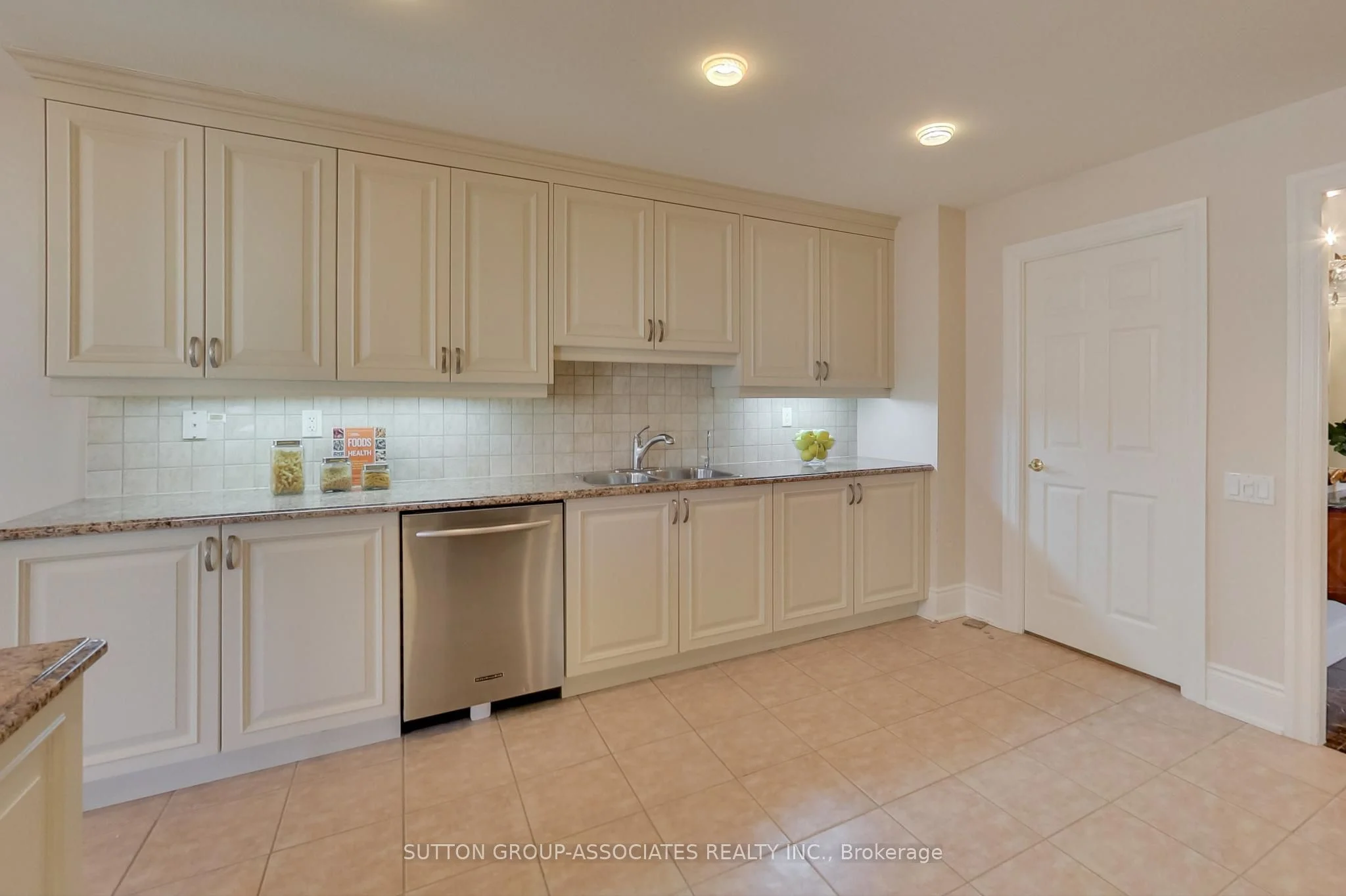 55 Delisle Avenue 605, Toronto C02, ON M4V 3C2