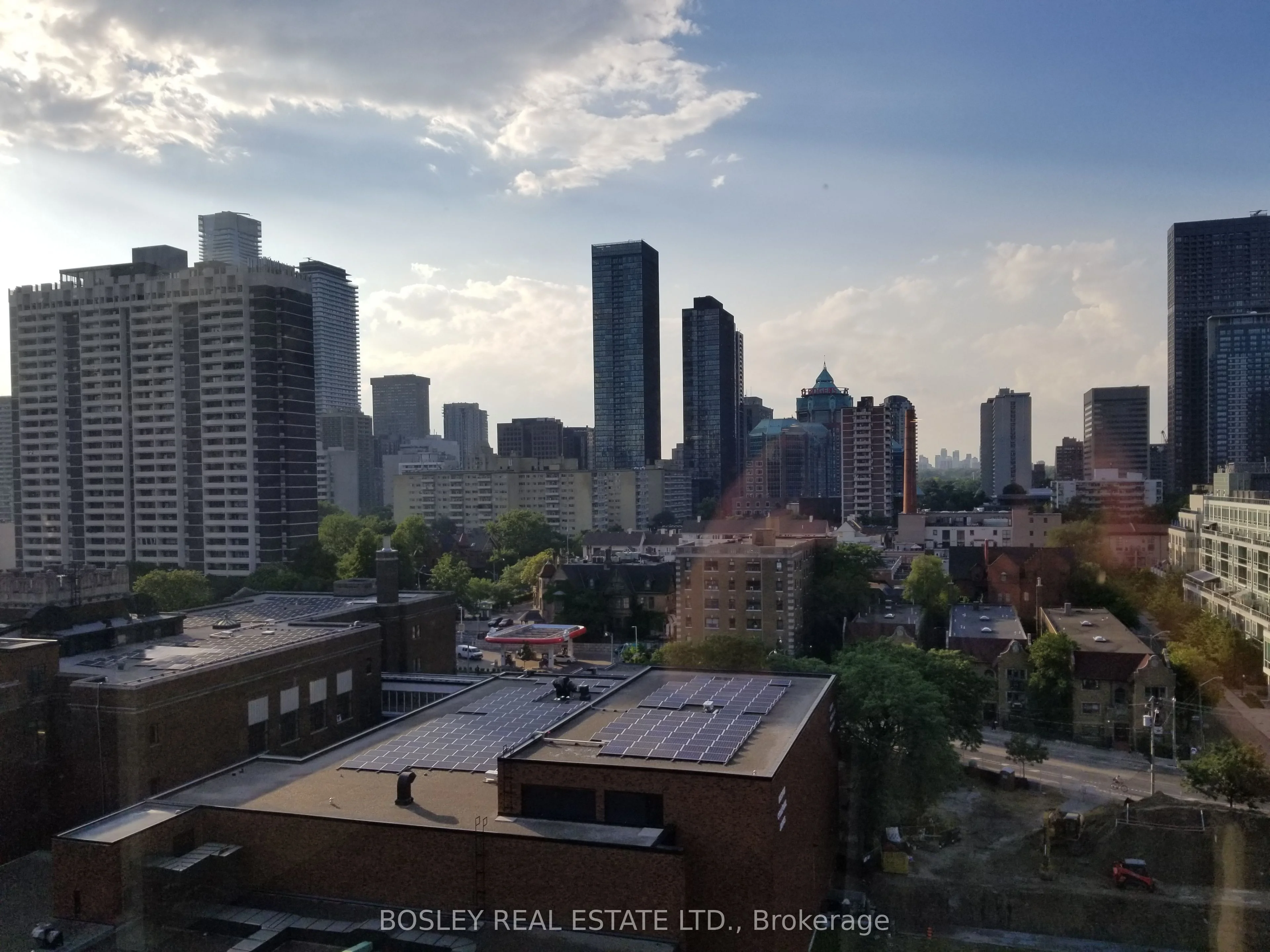 15 Maitland Place 1402, Toronto C08, ON M4Y 2X3