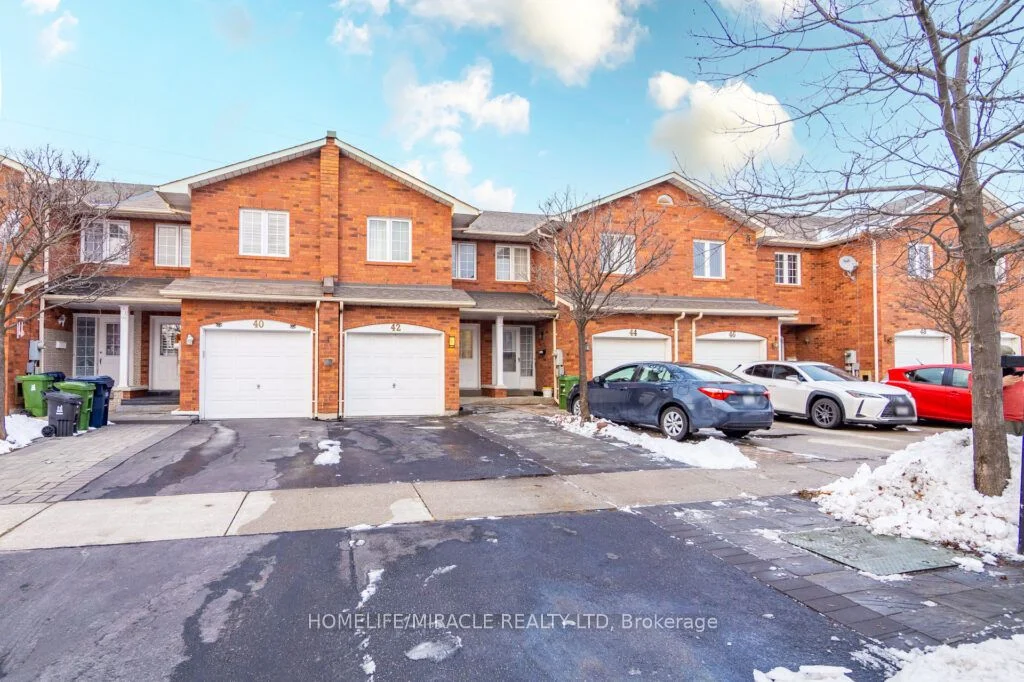 Att/Row/Townhouse in Toronto