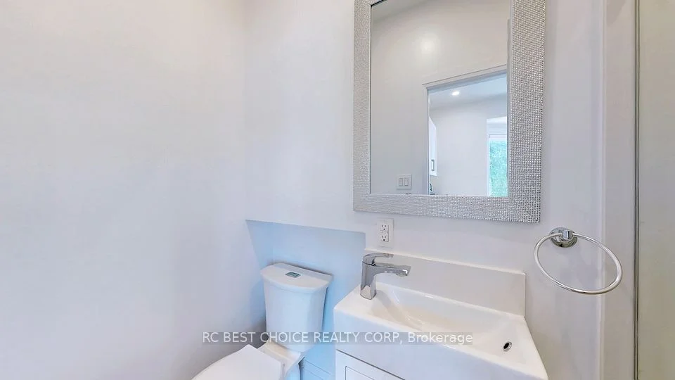 124 Kendal Avenue Unit202, Toronto C02, ON M5R 1L9