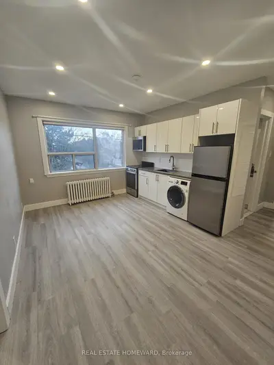 1566 Avenue Road 206, Toronto C04, On M5m 3x6