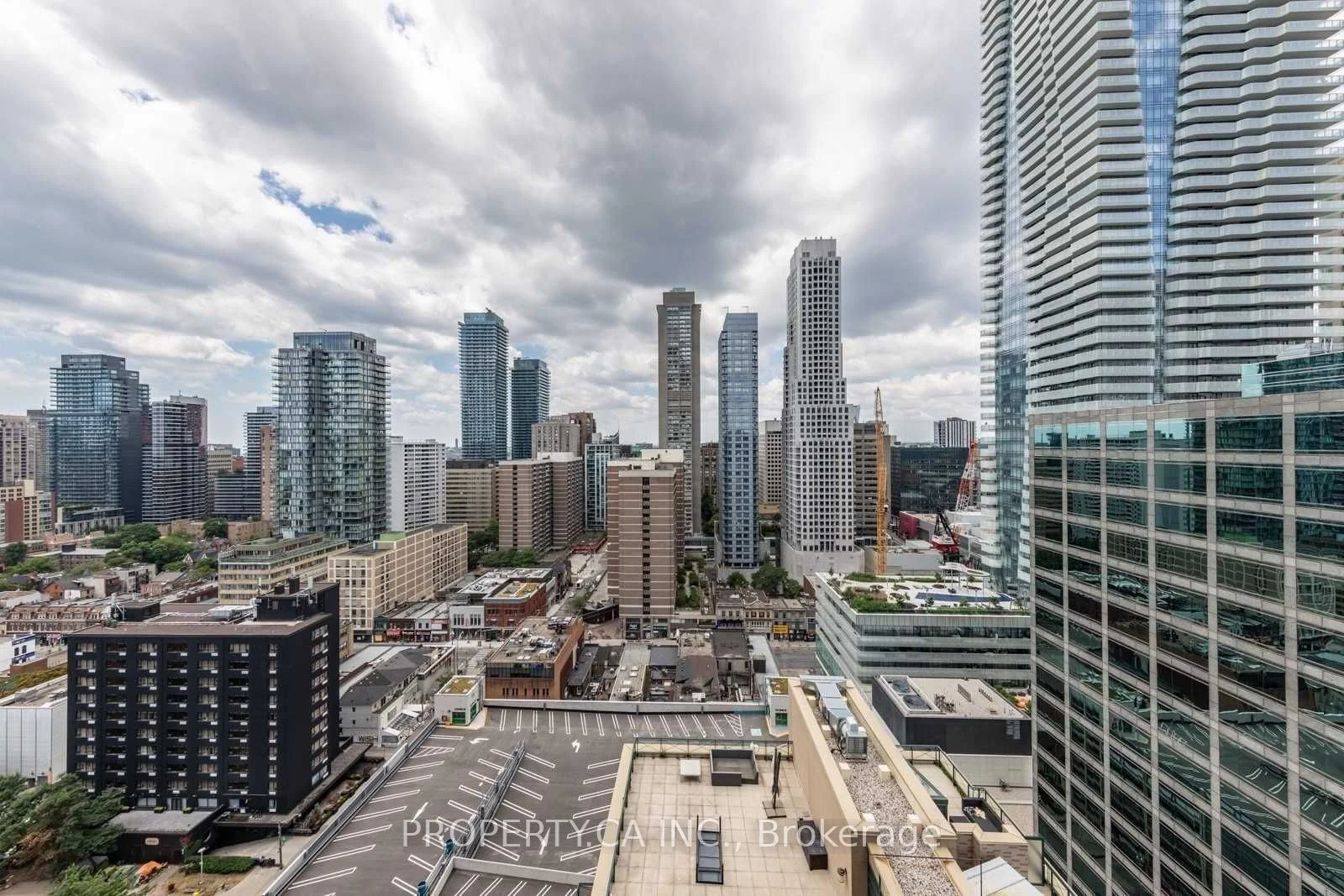 35 Hayden Street 2204, Toronto C08, On M4y 3c3