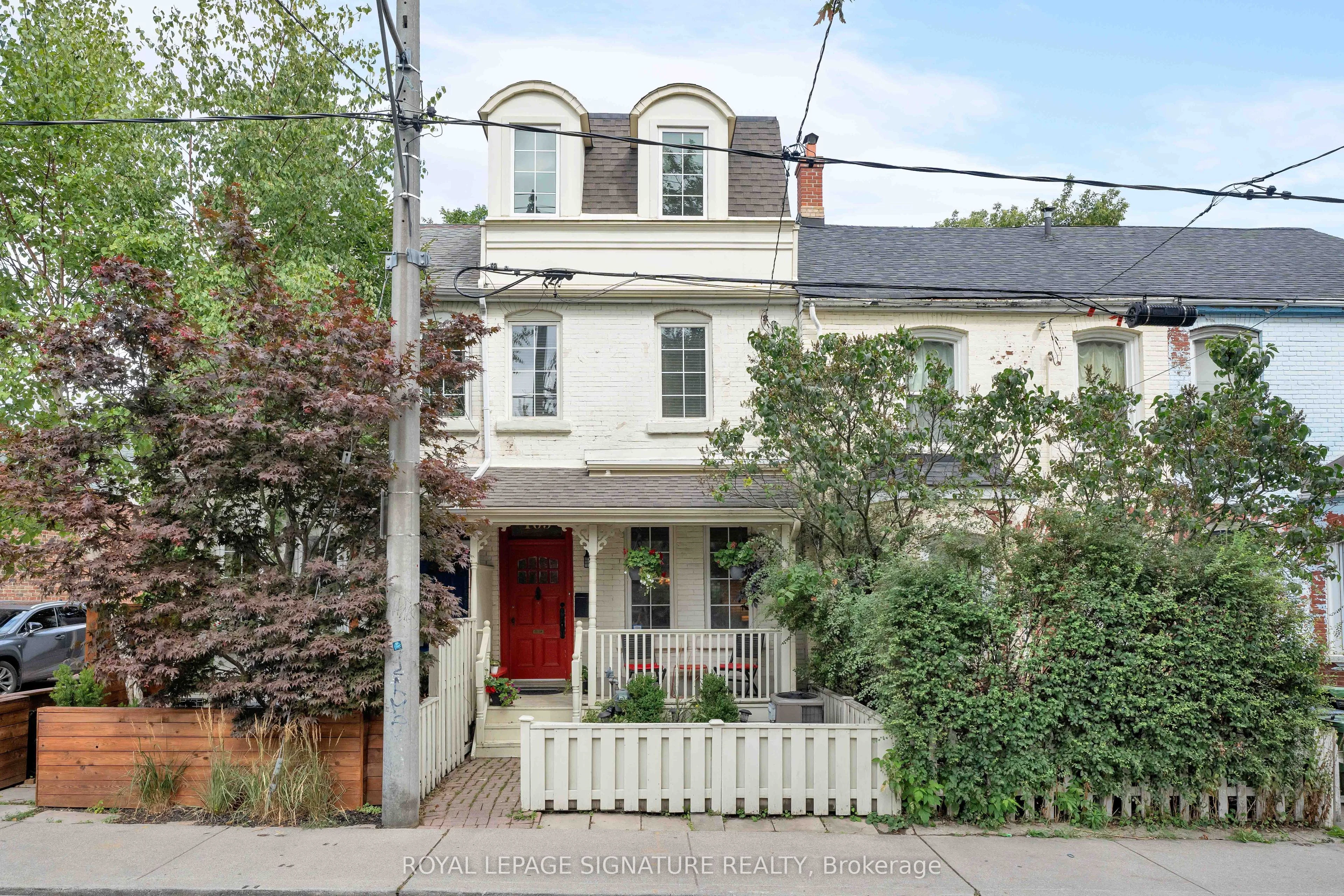 Att/Row/Townhouse in Toronto