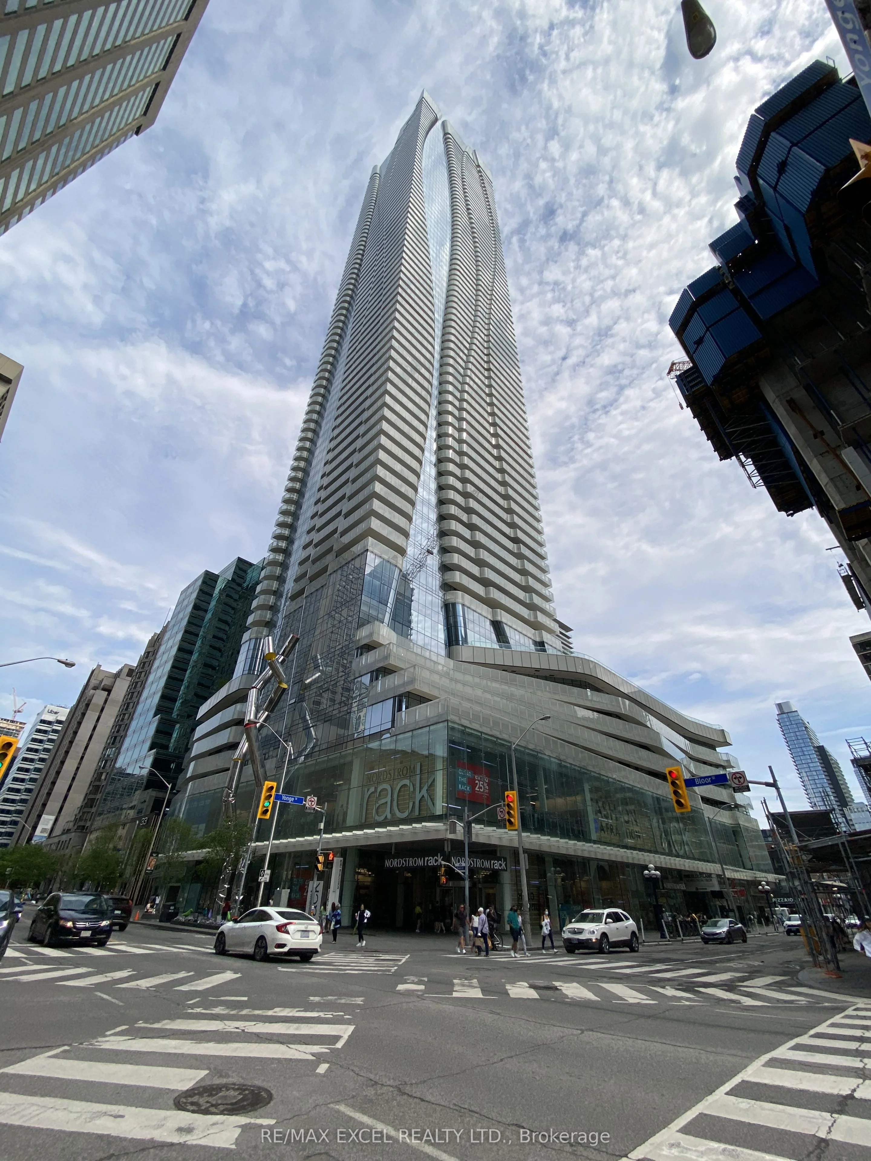1 Bloor Street E 2512, Toronto C08, On M4w 0a8