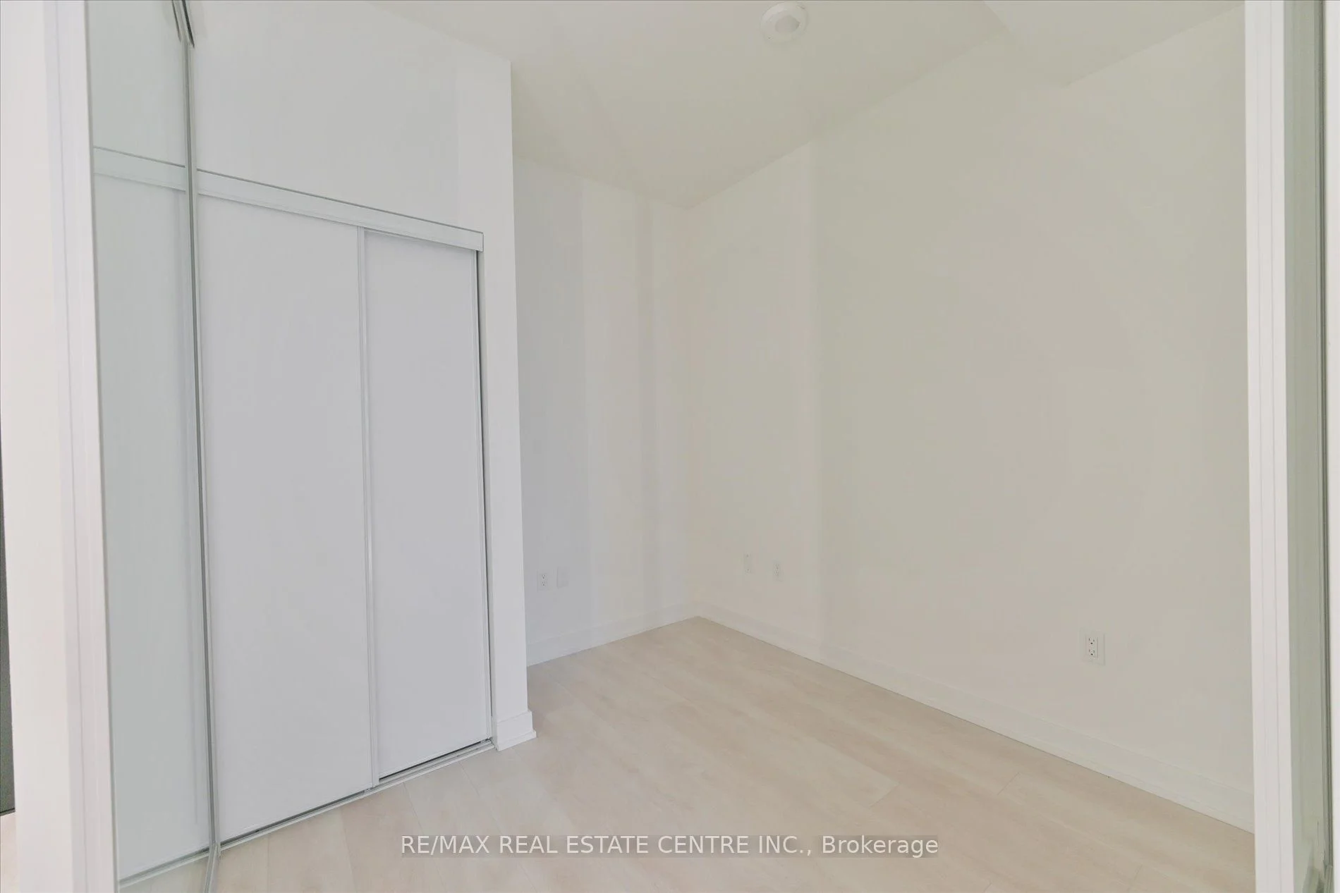 117 Broadway Avenue 1406, Toronto C10, ON M4P 1V3