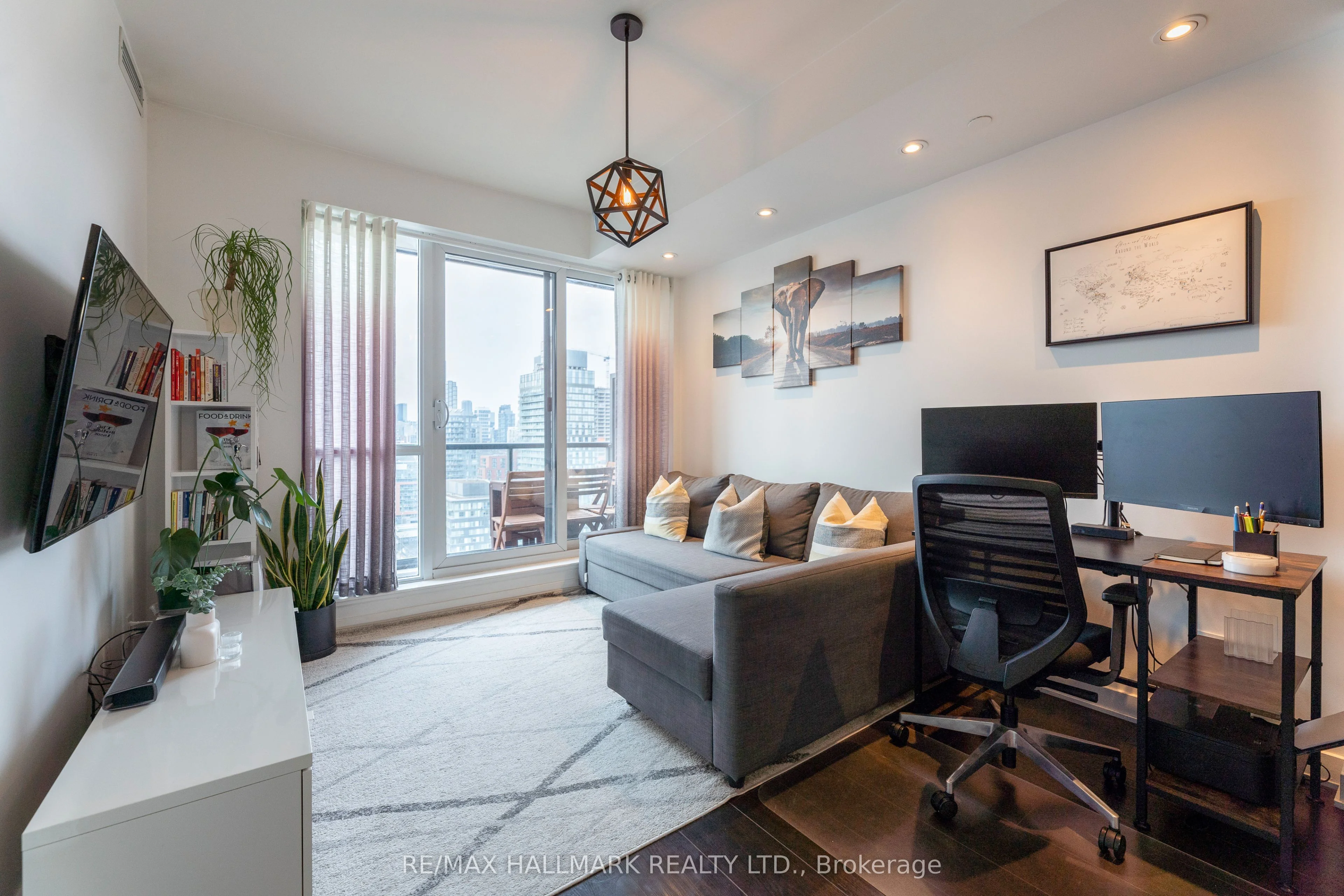 170 Sumach Street 1707, Toronto C08, On M5a 0c3