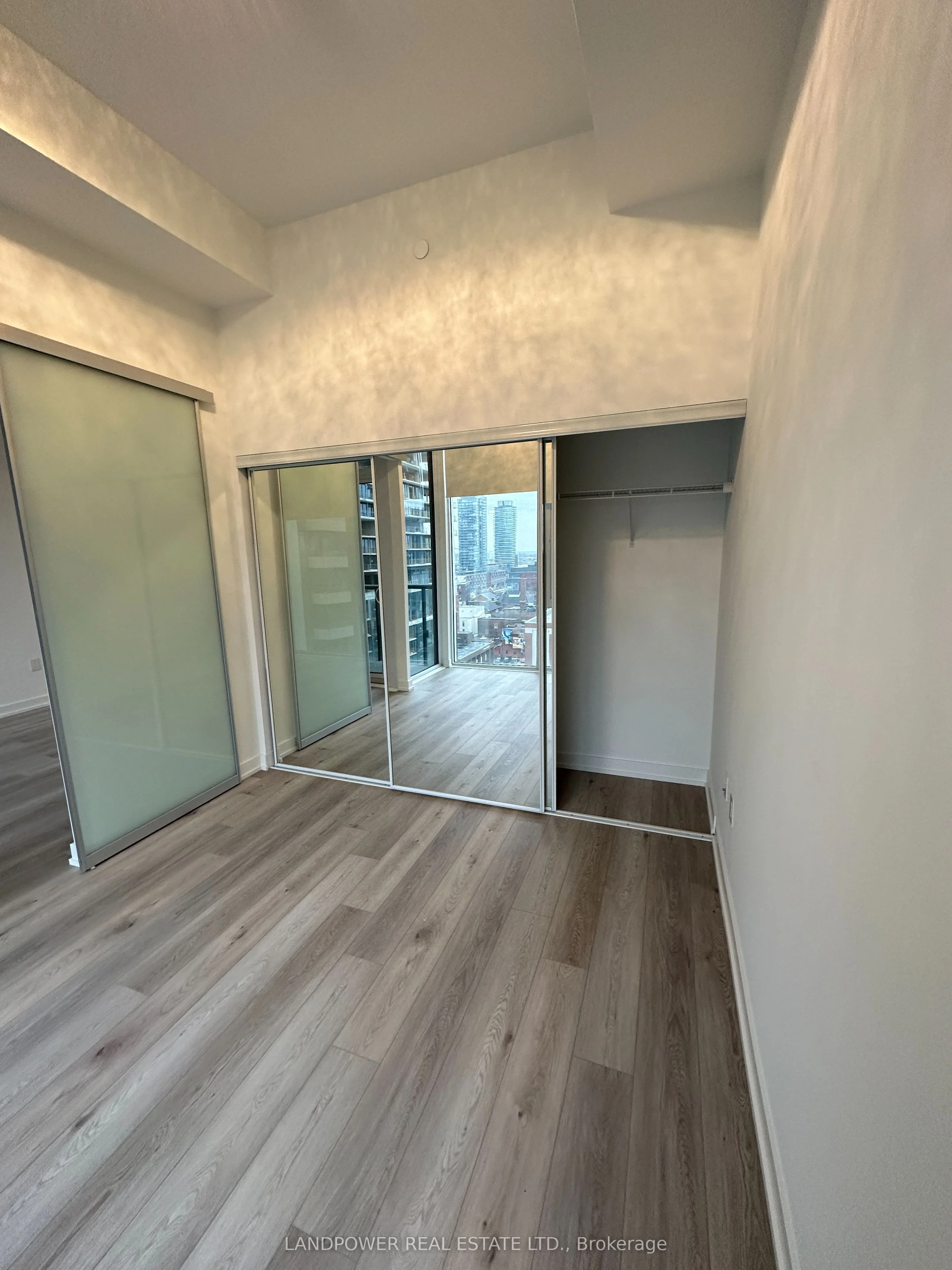 158 Front Street E 1312, Toronto C08, On M5a 0k9
