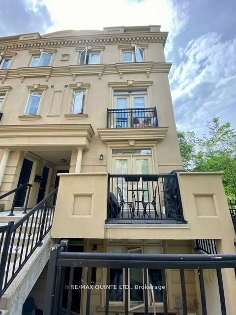 78 Carr Street 19, Toronto C01, On M5t 1b7