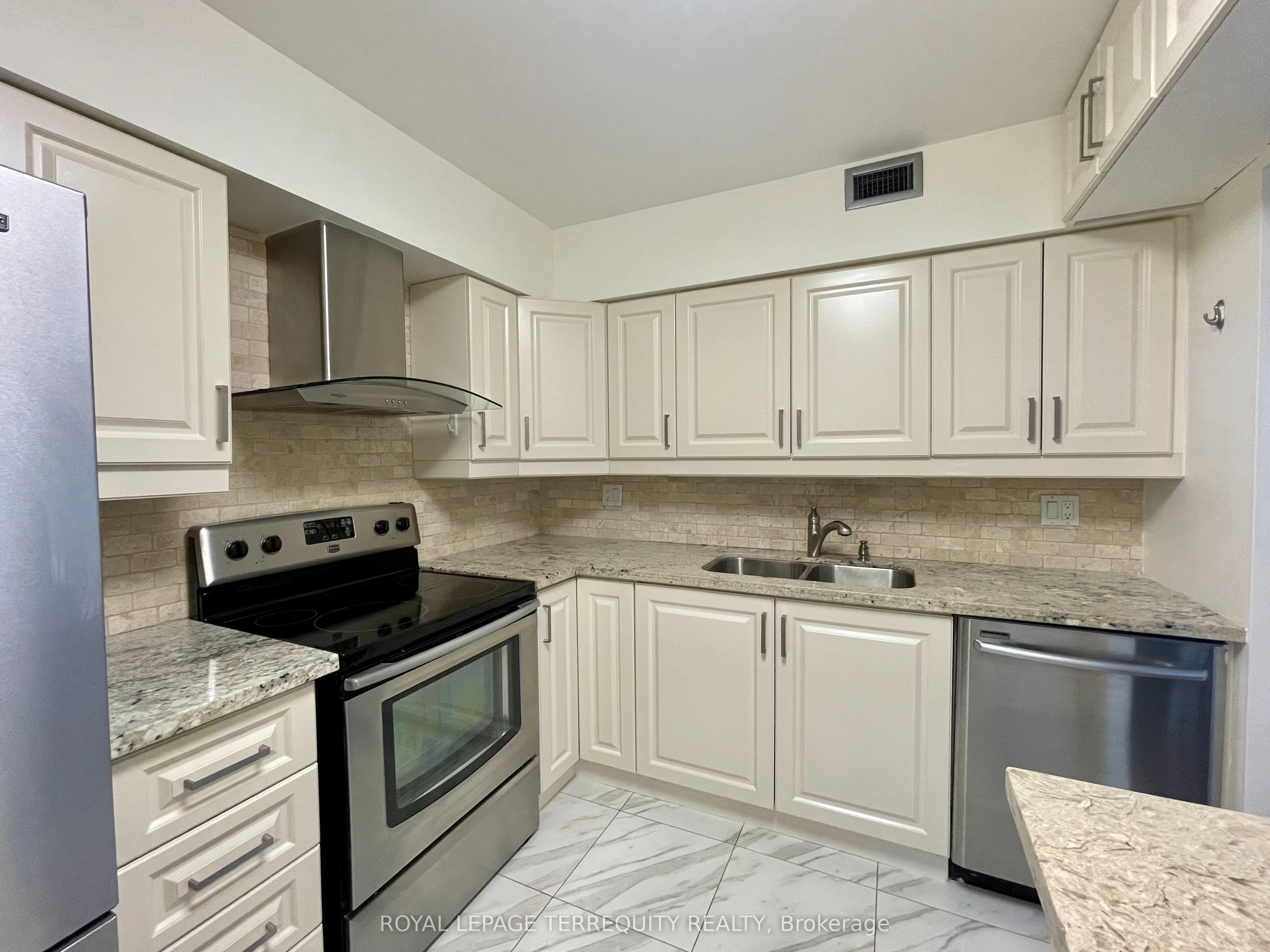 30 Greenfield Avenue 1105, Toronto C14, ON M2N 6N3