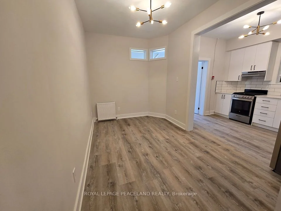 330 Clinton Street 3, Toronto C01, ON M6G 2Y8
