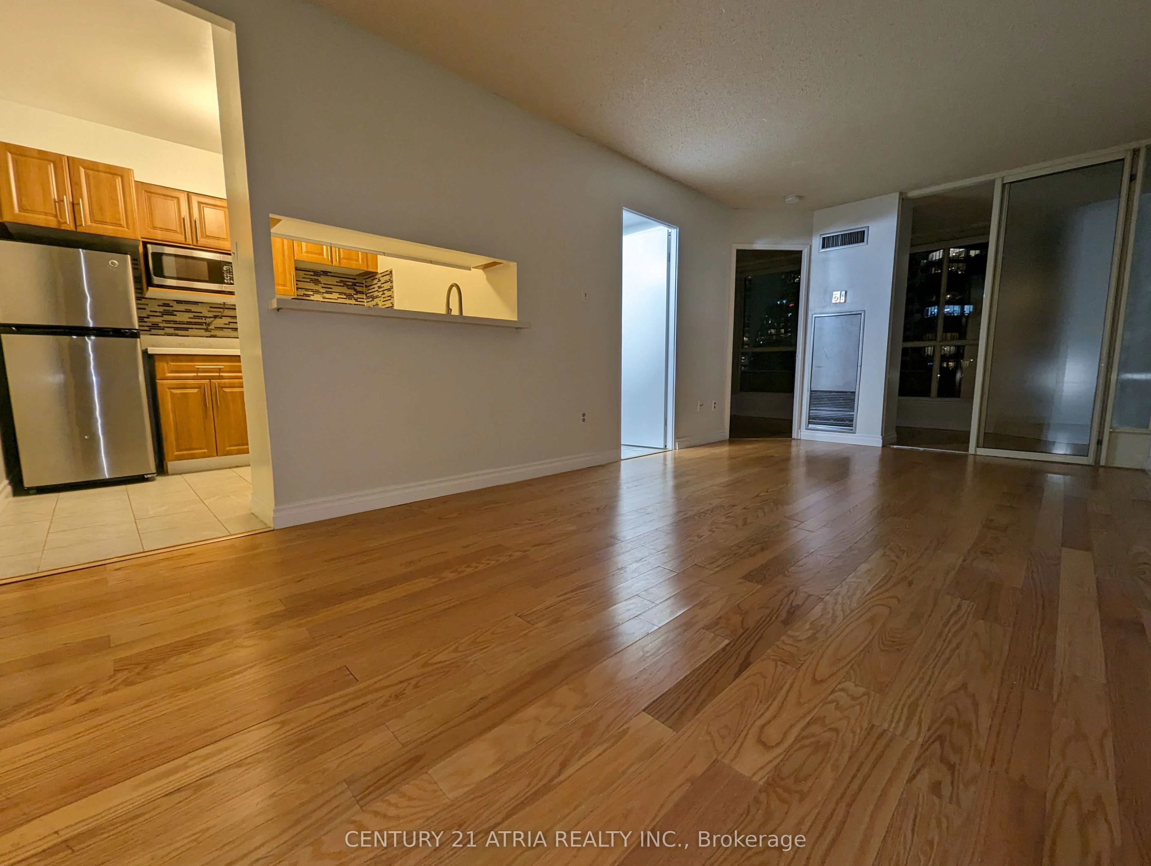 44 St Joseph Street 609, Toronto C01, On M4y 2w4