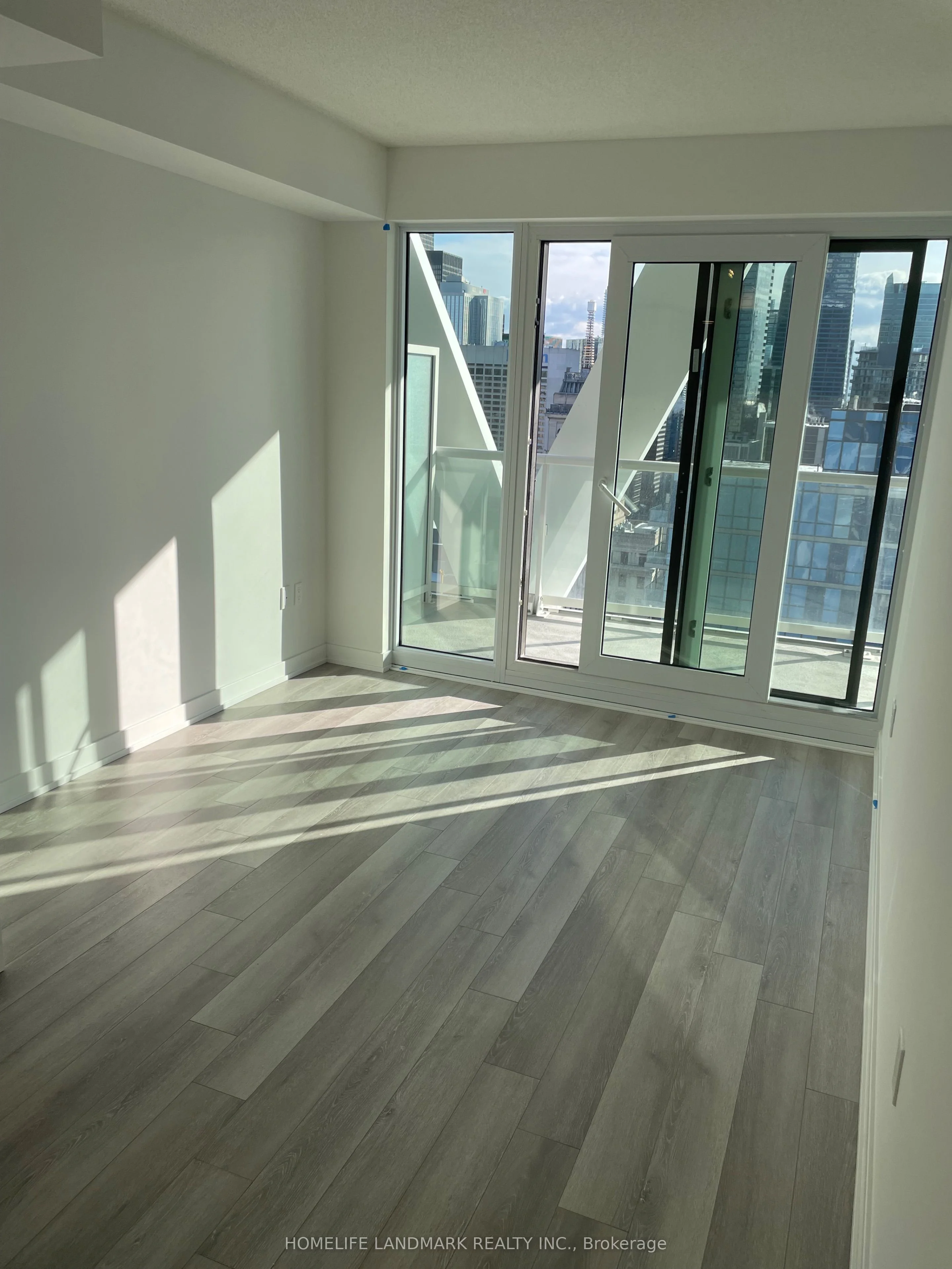 230 Simcoe Street 2515, Toronto C01, ON M5T 0G7