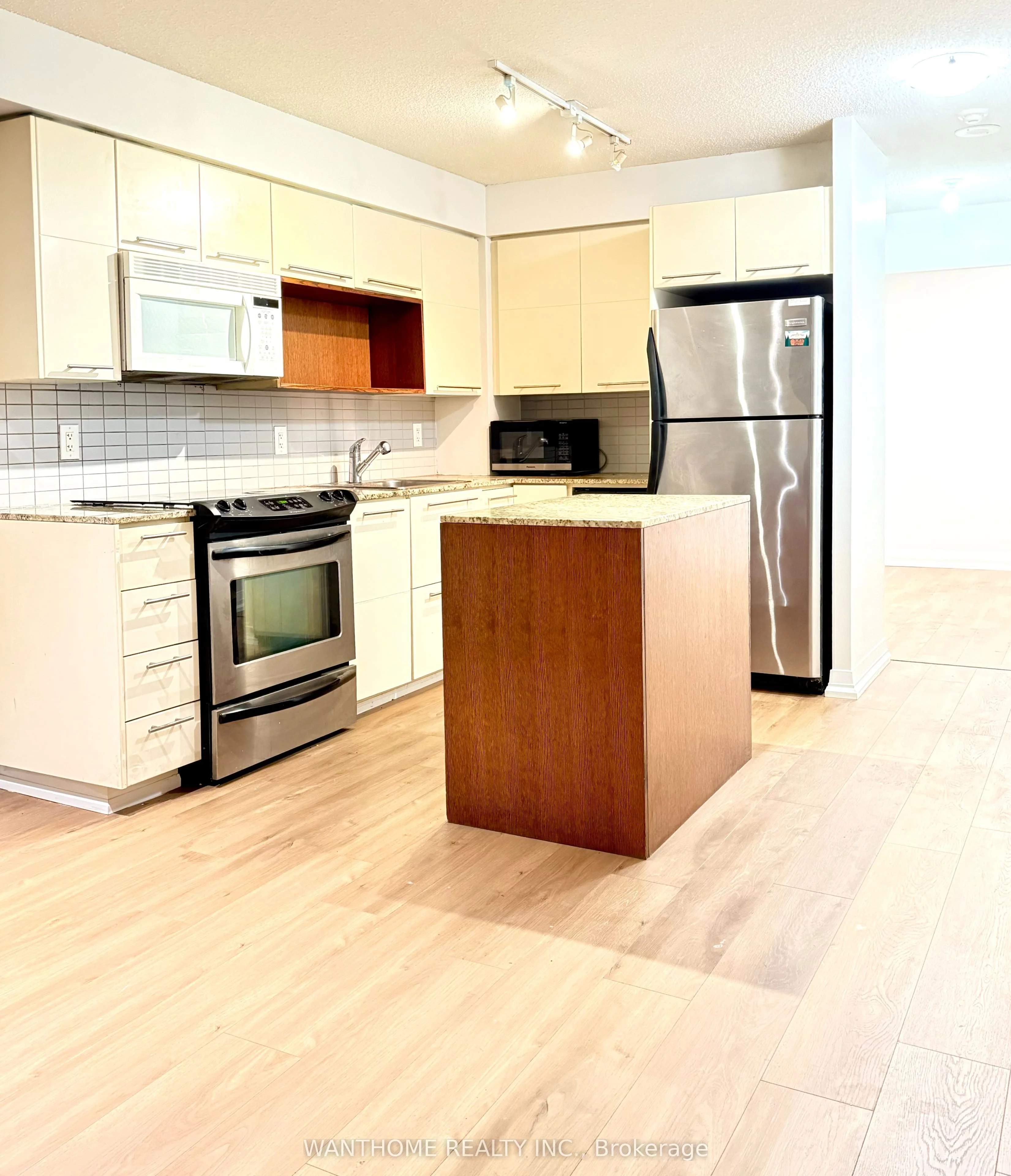 25 carlton Street W 322, Toronto C08, ON M5B 1L4