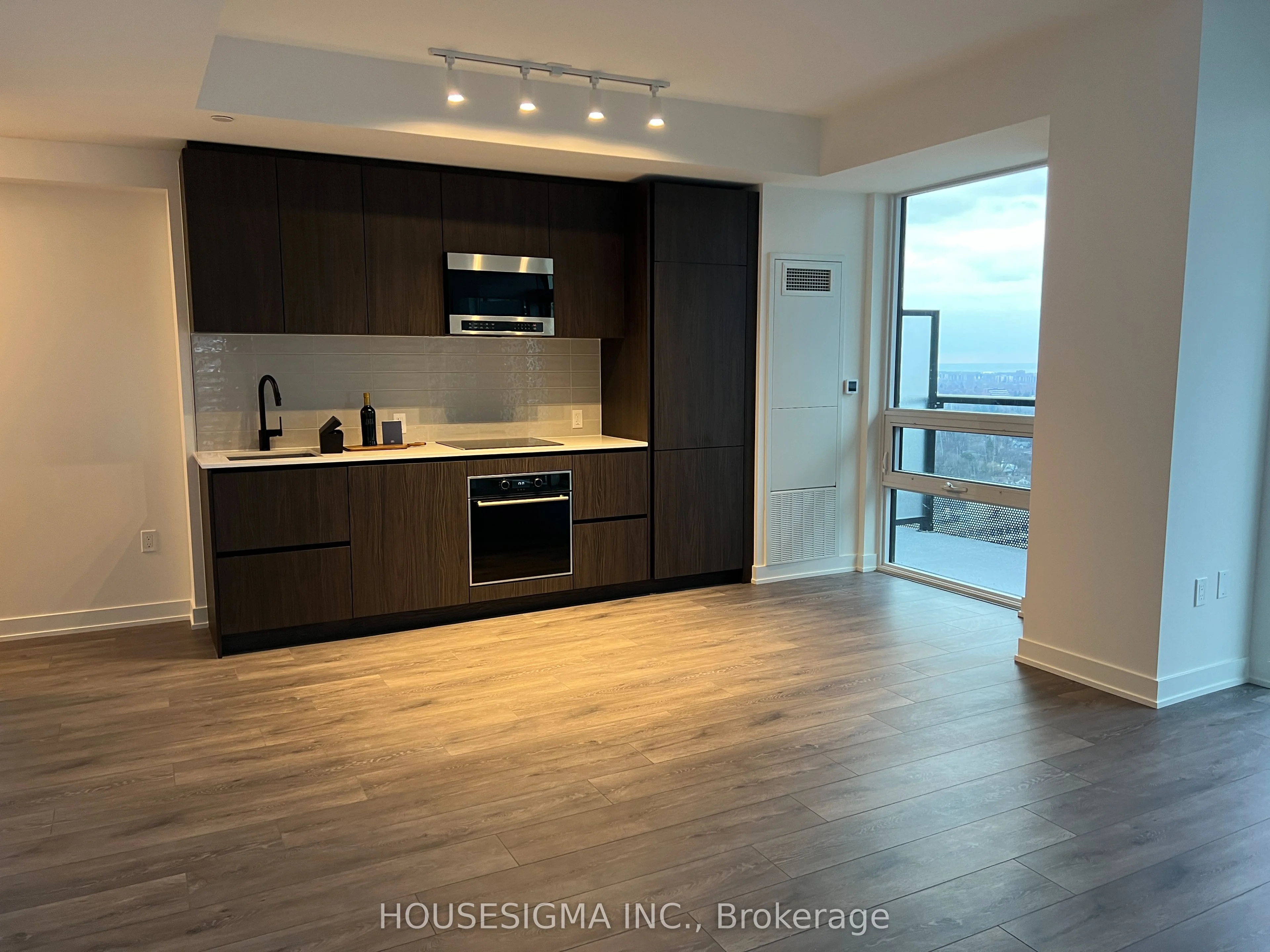 127 Broadway Avenue 2402, Toronto C10, ON M4P 1V4