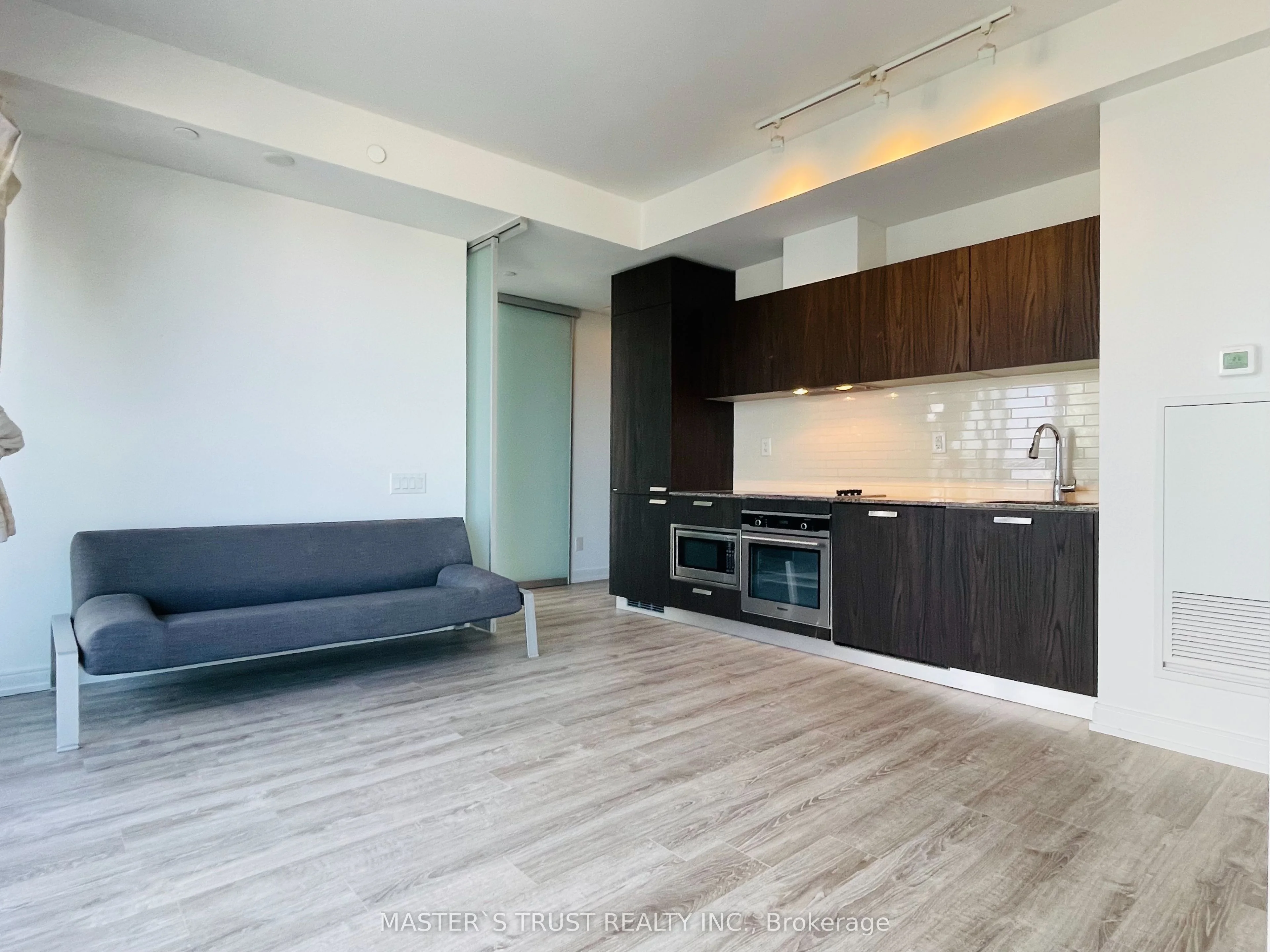 50 Charles Street E 3801, Toronto C08, ON M4Y 0C3