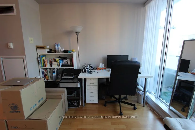111 Elizabeth Street 1131, Toronto C01, ON M5G 1P7