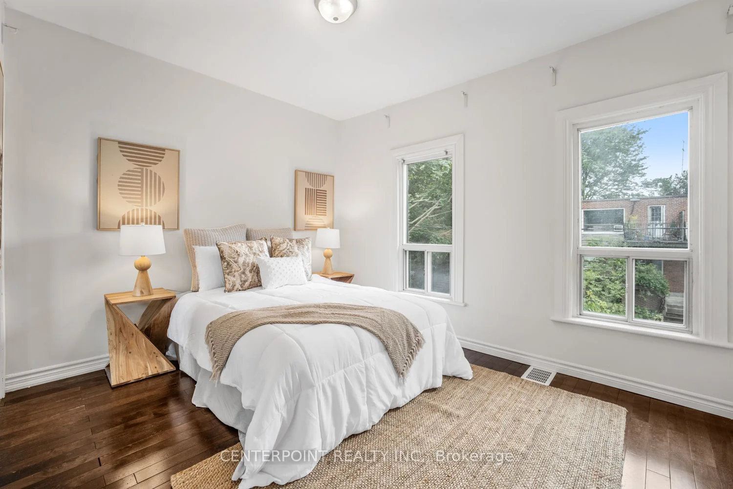 777 Manning Avenue, Toronto C02, ON M6G 2W7
