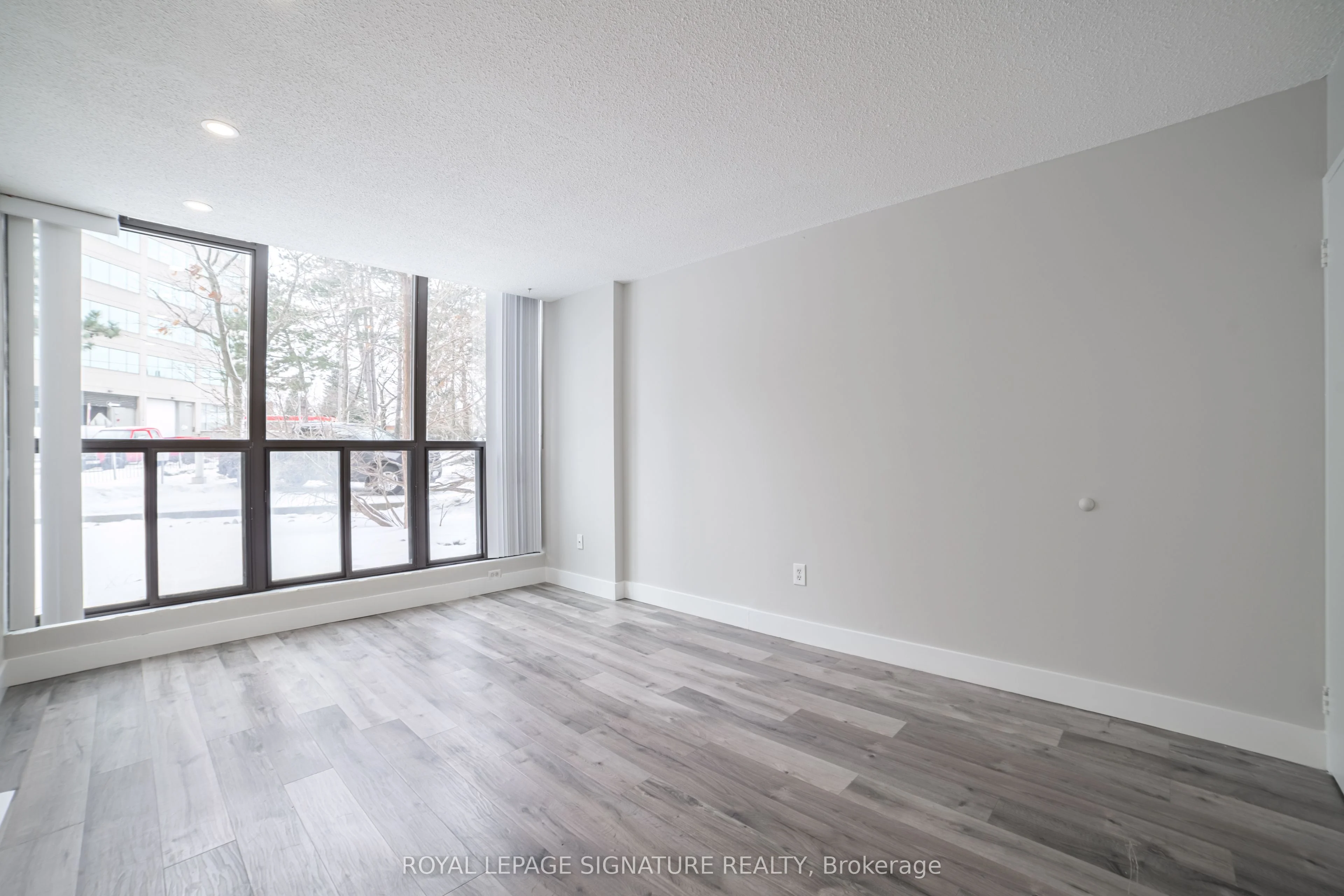 33 Elmhurst Avenue 104, Toronto C07, ON M2N 6G8