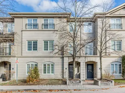 Condo Townhouse in Toronto
