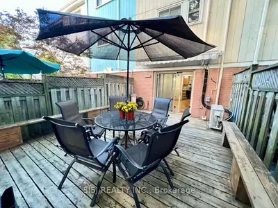 252 Milan Street, Toronto C08, On M5a 3z6