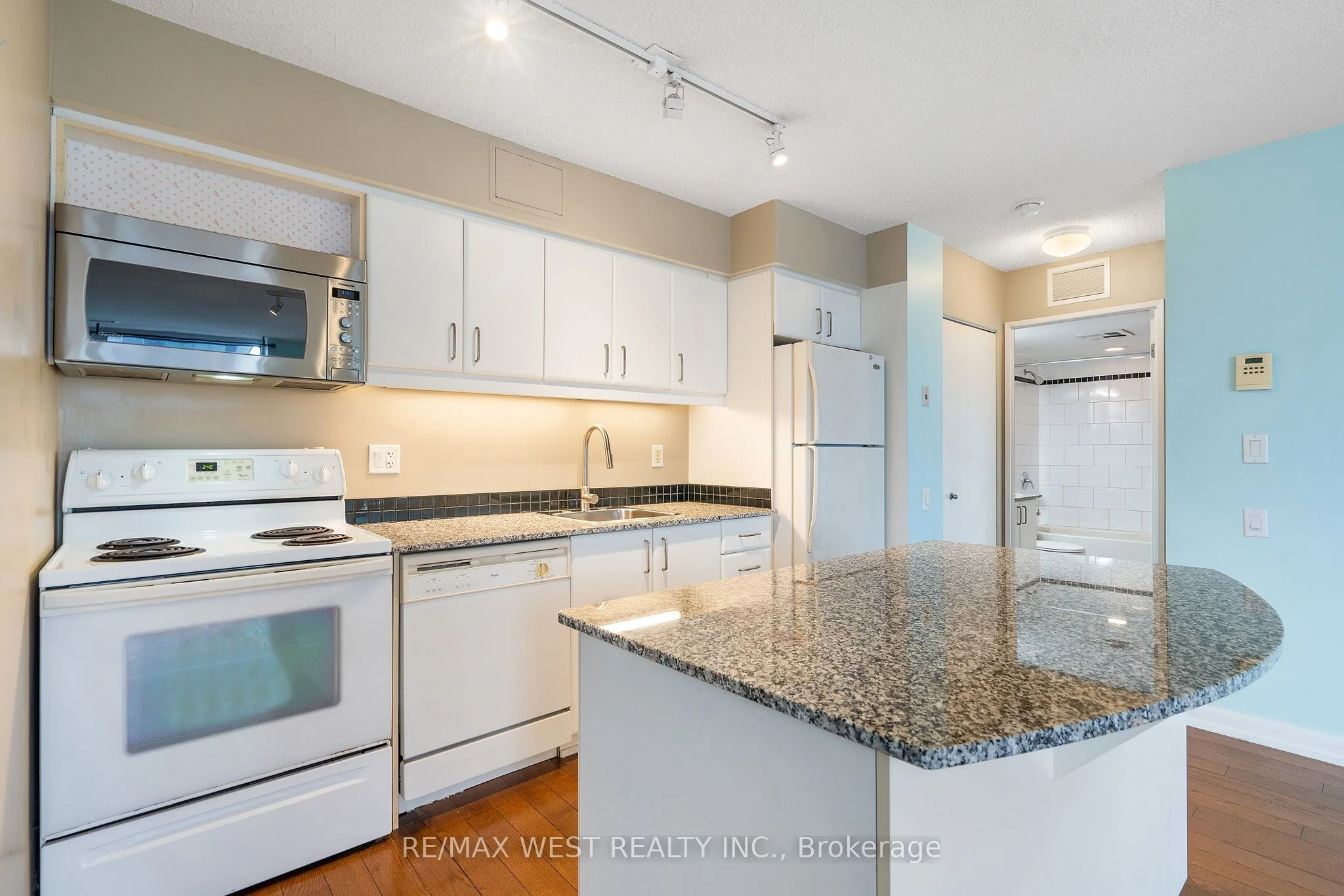 33 Sheppard Avenue E 3006, Toronto C14, ON M2N 7K1