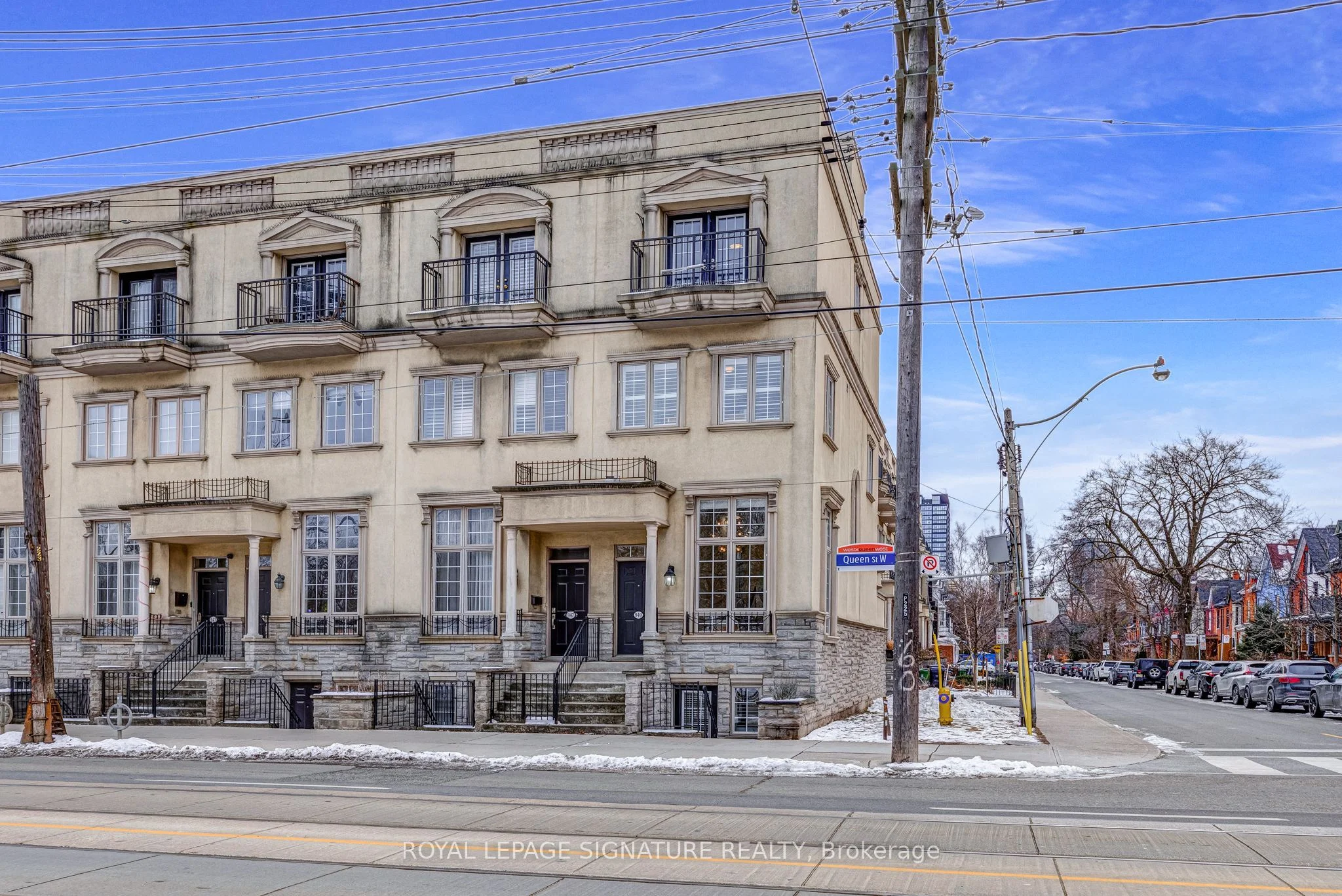 Att/Row/Townhouse in Toronto