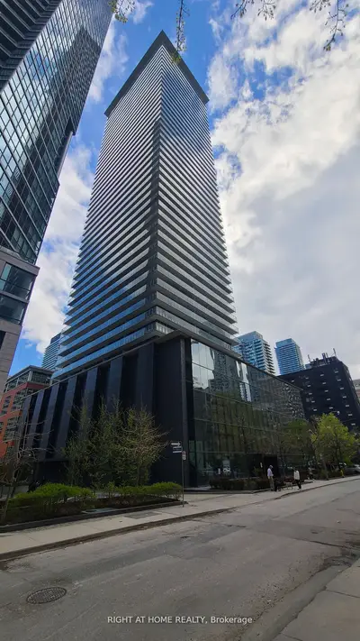 33 Charles Street E 2004, Toronto C08, On M4y 0a2
