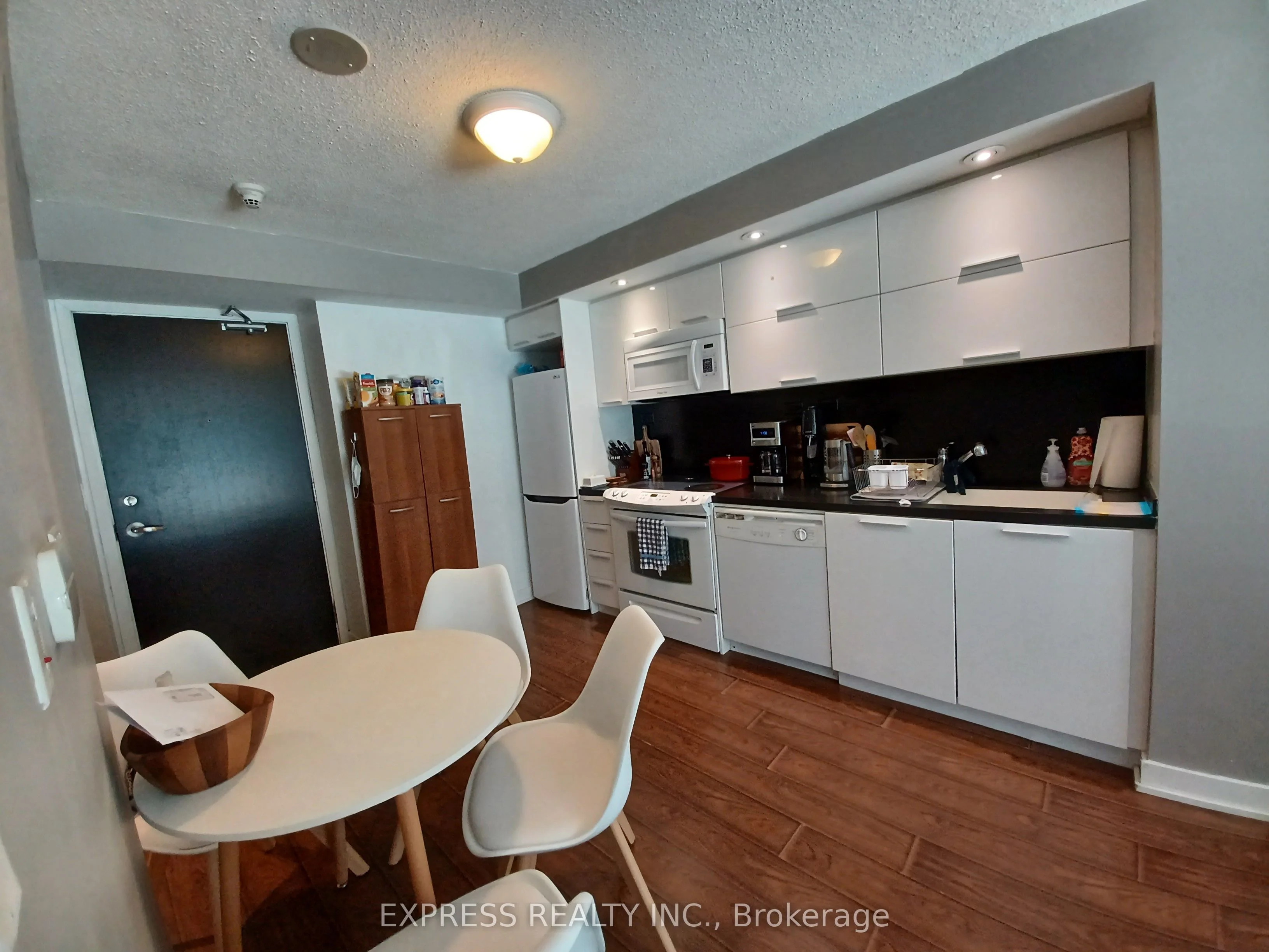 25 Capreol Court 501, Toronto C01, On M5v 3z7