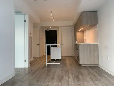 77 Shuter Street 511, Toronto C08, On M5b 0b8