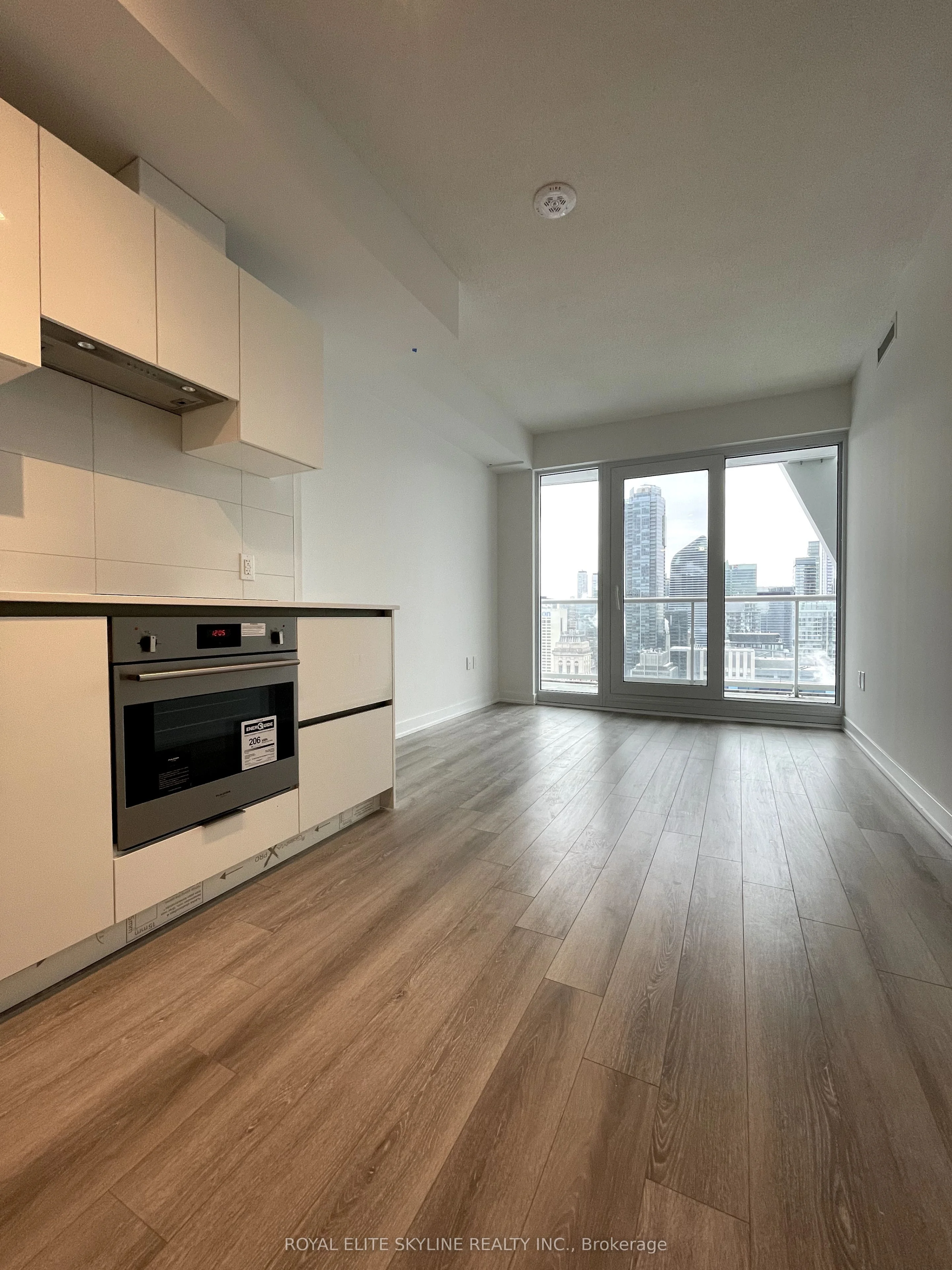 230 Simcoe Street 2815, Toronto C01, ON M5T 0G7