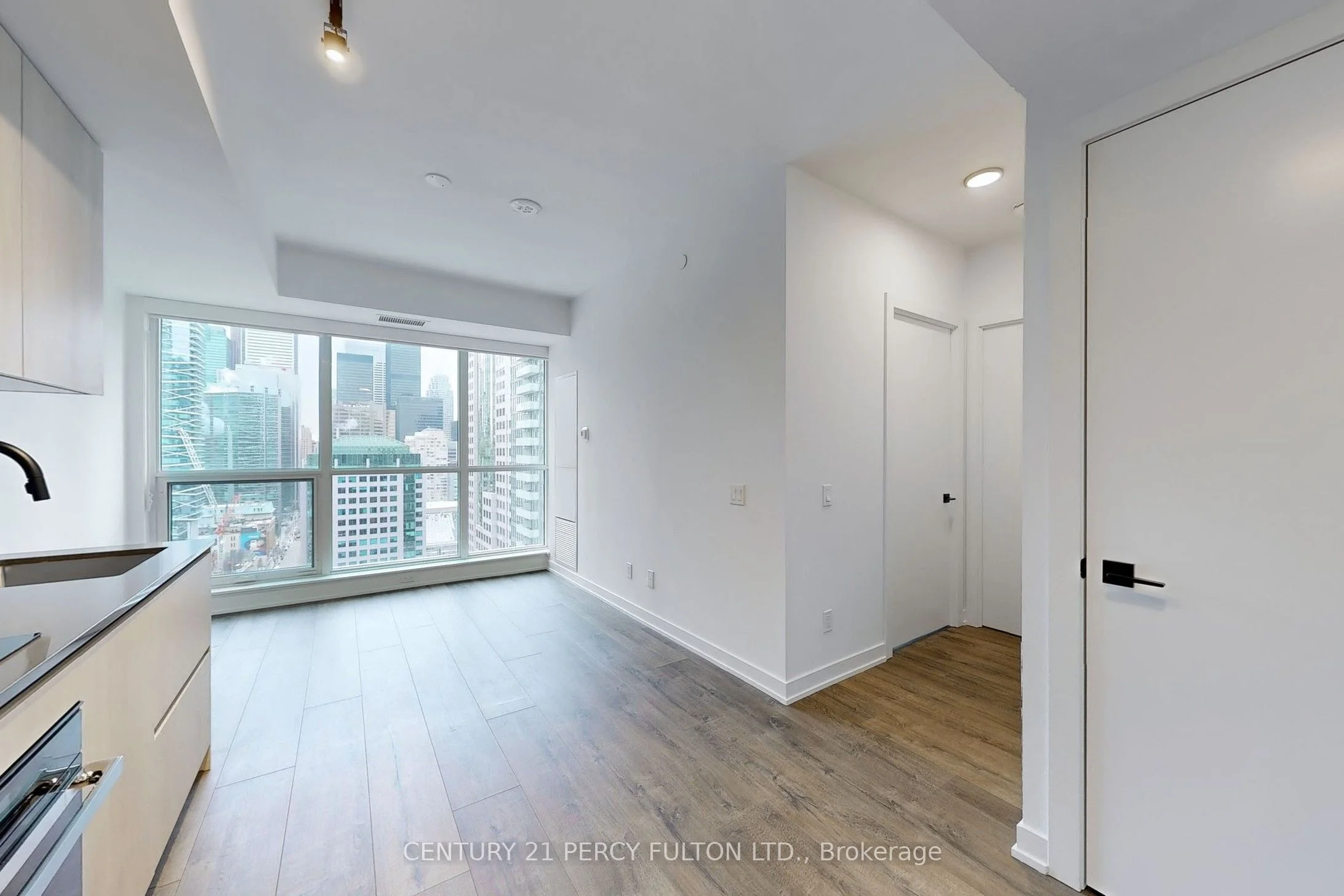 327 King Street W 2108, Toronto C01, ON M5V 0L5