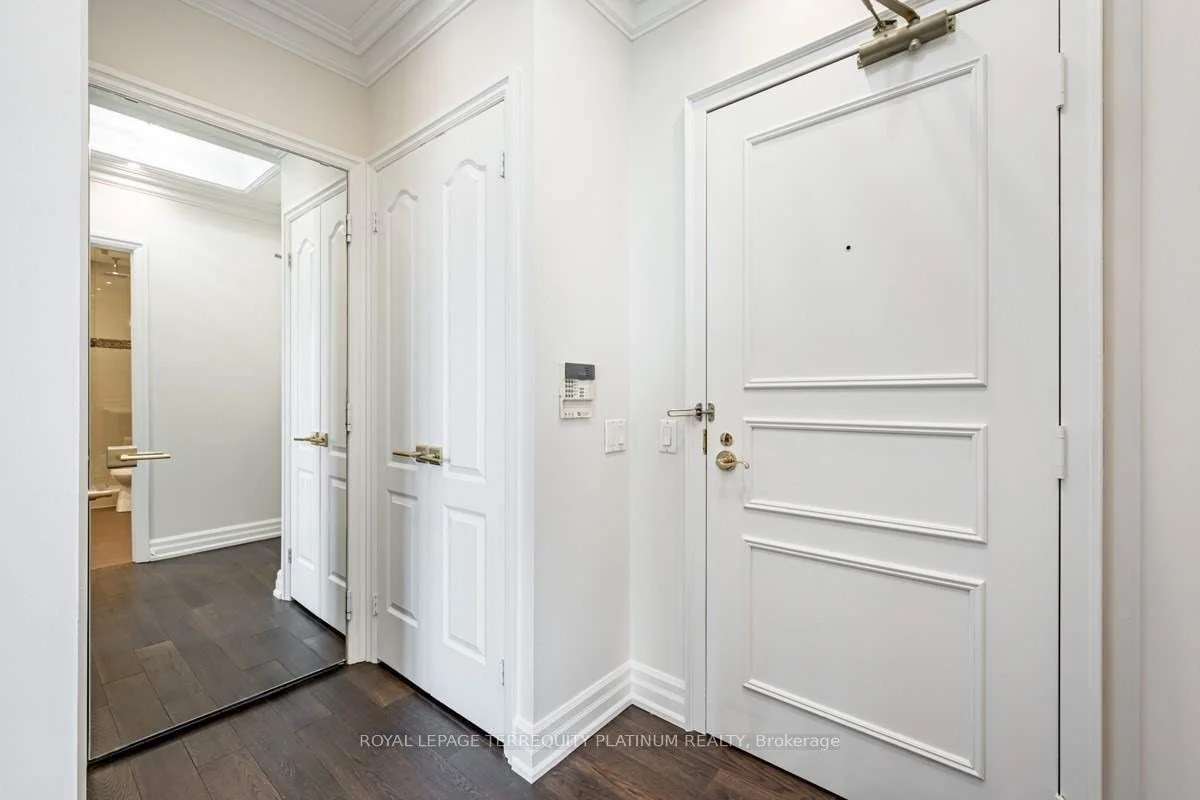 38 Avenue Road 902, Toronto C02, On M5r 2g2