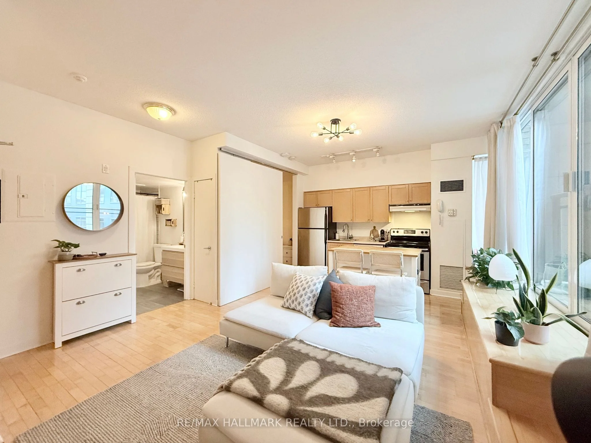 50 Camden Street 310, Toronto C01, ON M5V 3N1