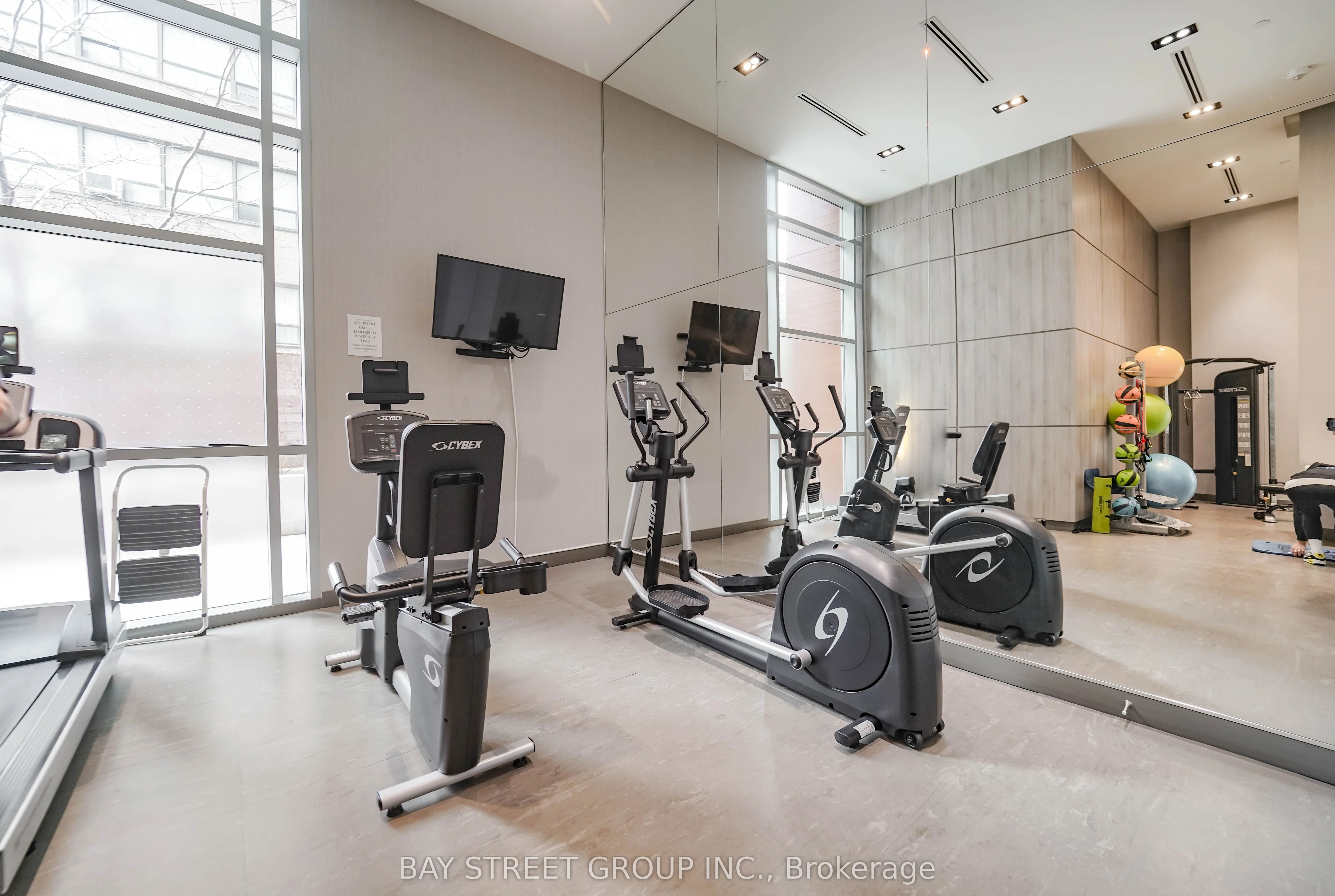 223 St Clair Avenue W 515, Toronto C02, ON M4V 0A5
