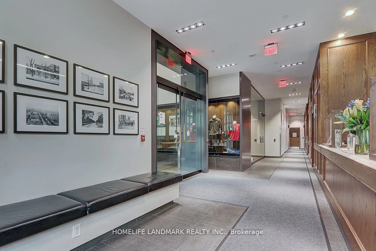 426 university Avenue 2203, Toronto C01, ON M5G 1S9