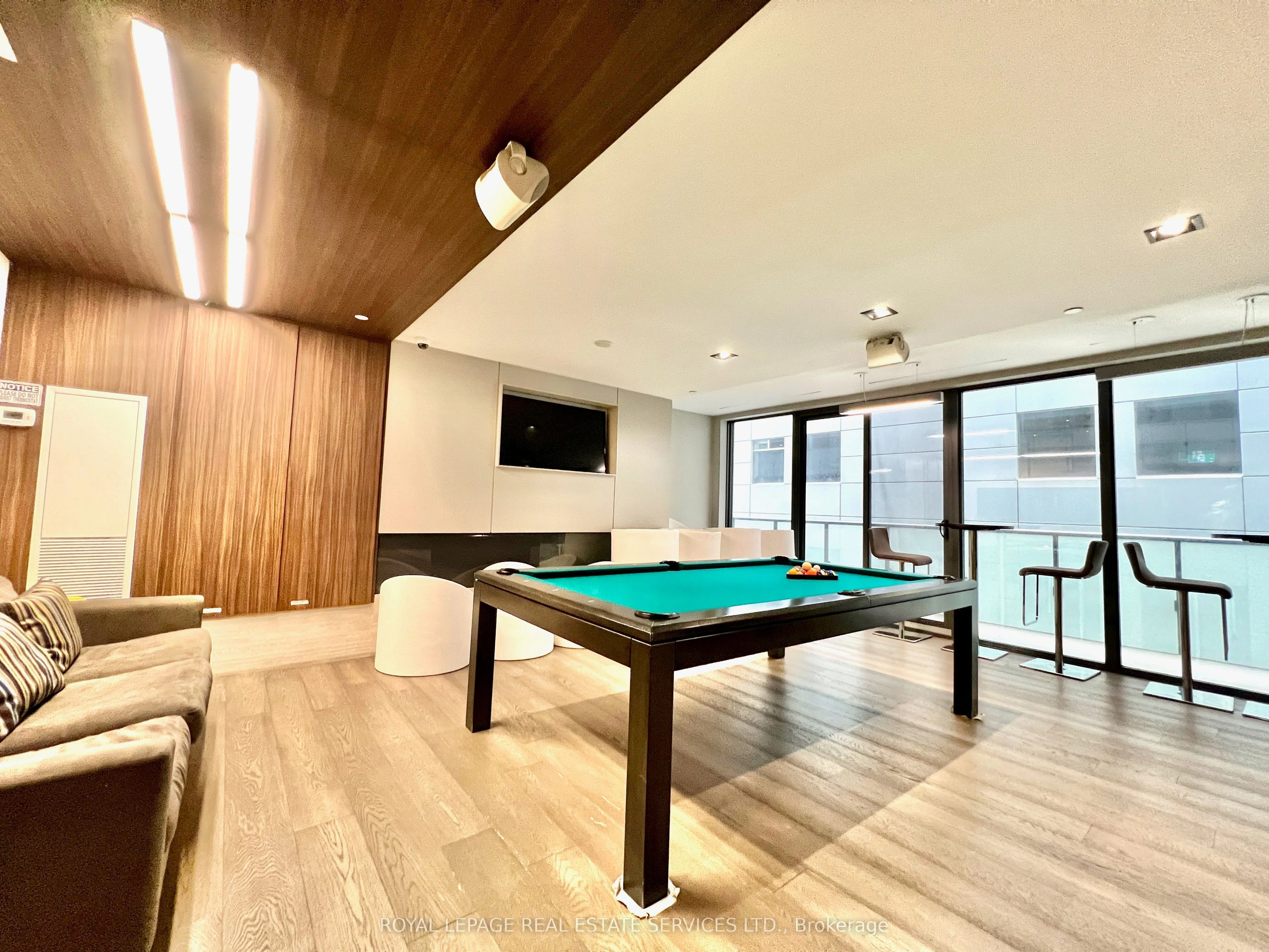 101 Peter Street W 2809, Toronto C01, ON M5V 0G6