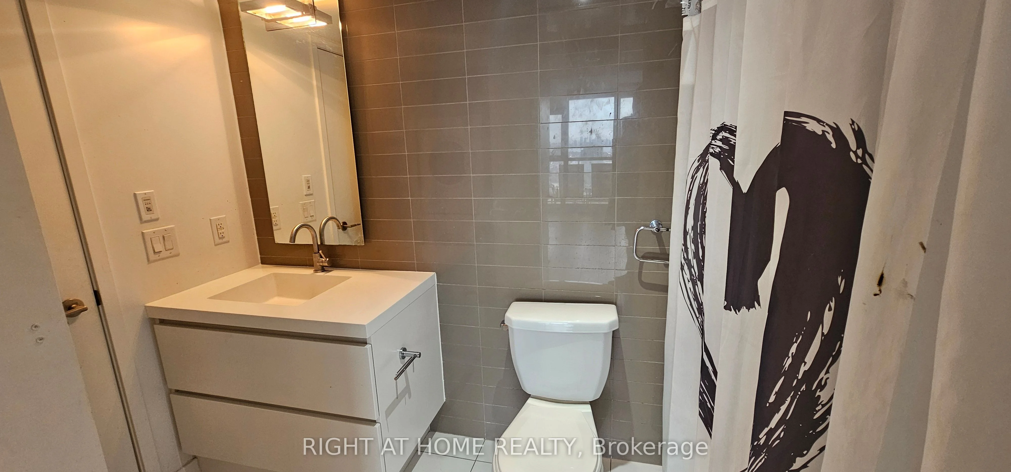 75 Queens Wharf Road 3811, Toronto C01, ON M5V 0J8