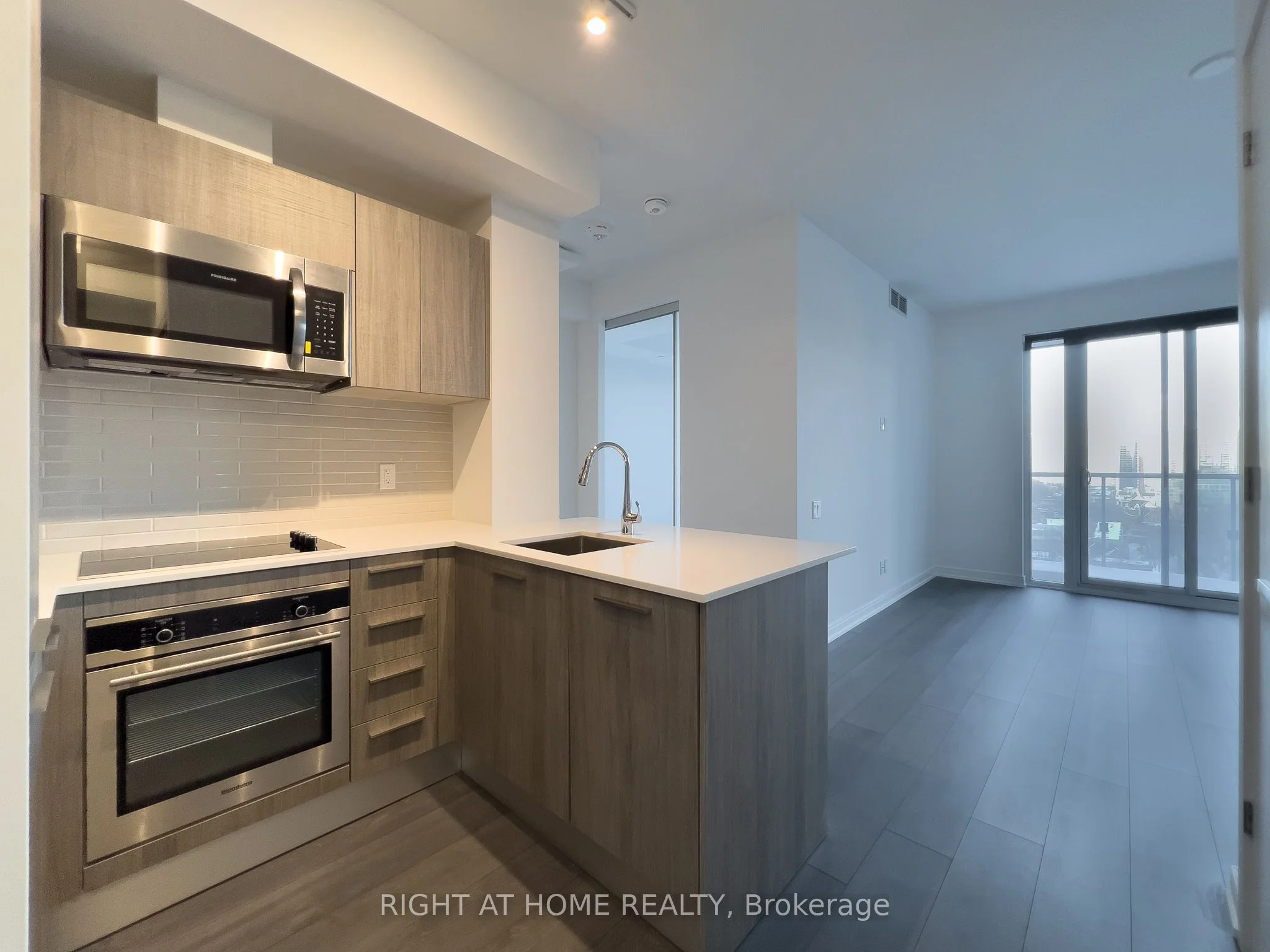3 Gloucester Street 1606, Toronto C08, On M4y 0c6